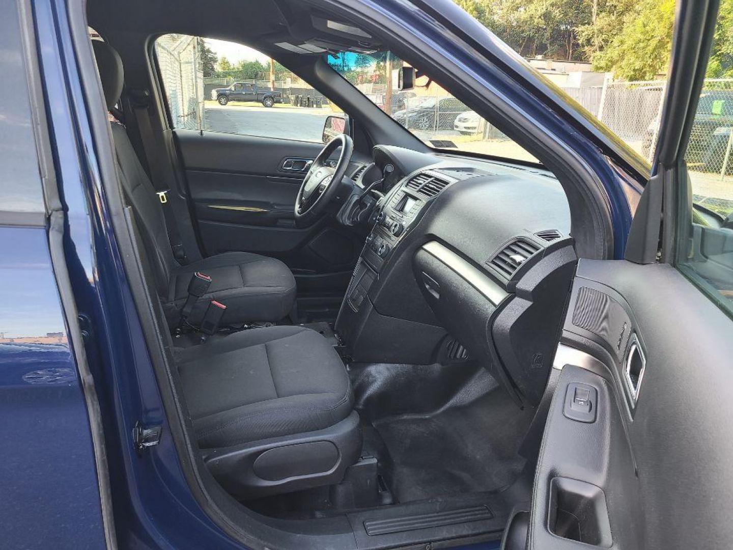 2017 BLUE FORD EXPLORER POLICE INTERCEPTOR (1FM5K8AR6HG) with an 3.7L engine, Automatic transmission, located at 117 North Cameron Street, Harrisburg, PA, 17101, (717) 963-8962, 40.266762, -76.875259 - WE FINANCE!!! Good Credit/ Bad Credit/ No Credit - ALL Trade-Ins Welcomed!!! ***Guaranteed Credit Approval*** APPLY ONLINE or CALL us TODAY ;) Internet Prices and Marketplace Prices are SPECIAL discounted ***CASH DEALS*** Retail Prices are higher. Please call us to discuss your cash and finan - Photo#15