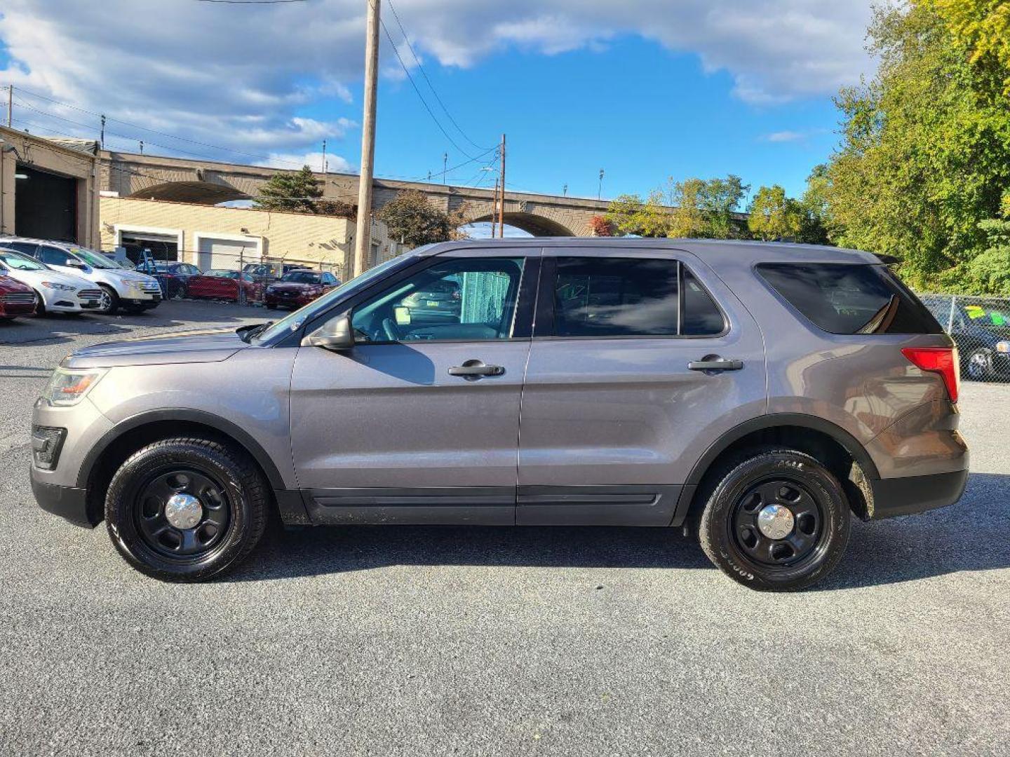 2017 GRAY FORD EXPLORER POLICE INTERCEPTOR (1FM5K8AR8HG) with an 3.7L engine, Automatic transmission, located at 117 North Cameron Street, Harrisburg, PA, 17101, (717) 963-8962, 40.266762, -76.875259 - WE FINANCE!!! Good Credit/ Bad Credit/ No Credit - ALL Trade-Ins Welcomed!!! ***Guaranteed Credit Approval*** APPLY ONLINE or CALL us TODAY ;) Please call us to discuss your cash and financing options. - Photo#1