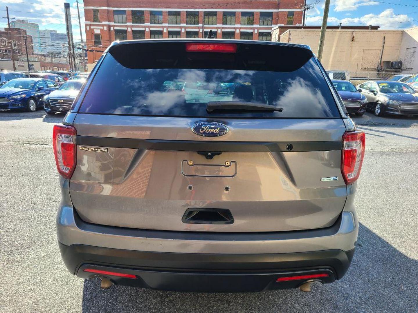 2017 GRAY FORD EXPLORER POLICE INTERCEPTOR (1FM5K8AR8HG) with an 3.7L engine, Automatic transmission, located at 117 North Cameron Street, Harrisburg, PA, 17101, (717) 963-8962, 40.266762, -76.875259 - WE FINANCE!!! Good Credit/ Bad Credit/ No Credit - ALL Trade-Ins Welcomed!!! ***Guaranteed Credit Approval*** APPLY ONLINE or CALL us TODAY ;) Please call us to discuss your cash and financing options. - Photo#3