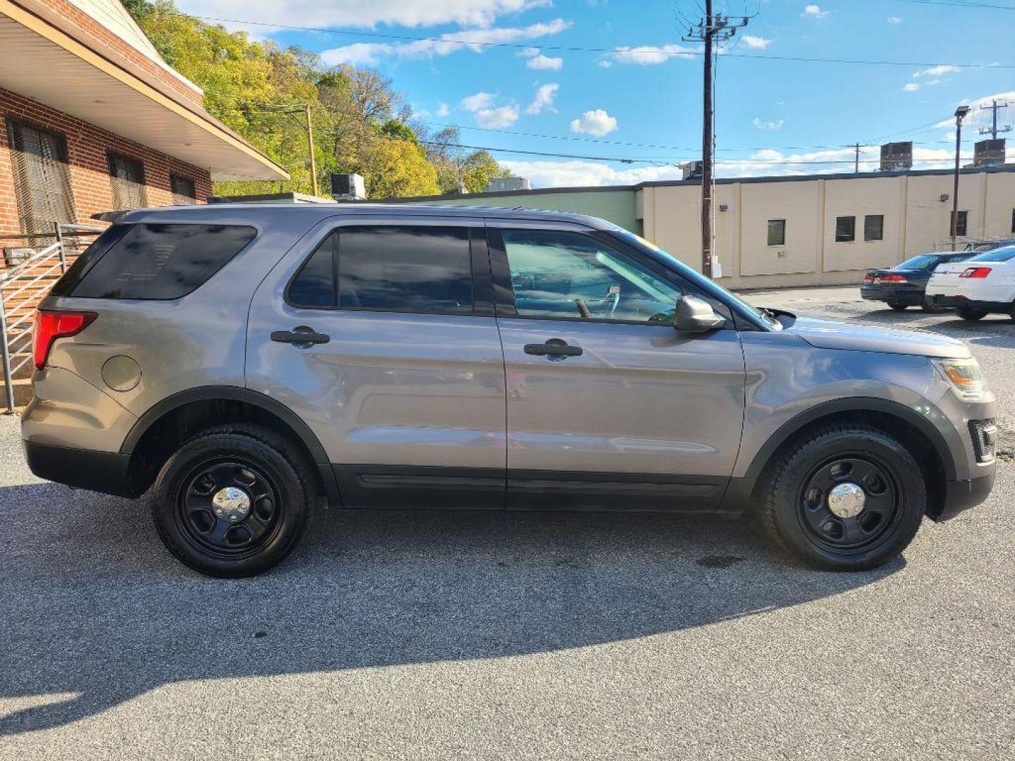 2017 GRAY FORD EXPLORER POLICE INTERCEPTOR (1FM5K8AR8HG) with an 3.7L engine, Automatic transmission, located at 117 North Cameron Street, Harrisburg, PA, 17101, (717) 963-8962, 40.266762, -76.875259 - WE FINANCE!!! Good Credit/ Bad Credit/ No Credit - ALL Trade-Ins Welcomed!!! ***Guaranteed Credit Approval*** APPLY ONLINE or CALL us TODAY ;) Please call us to discuss your cash and financing options. - Photo#5