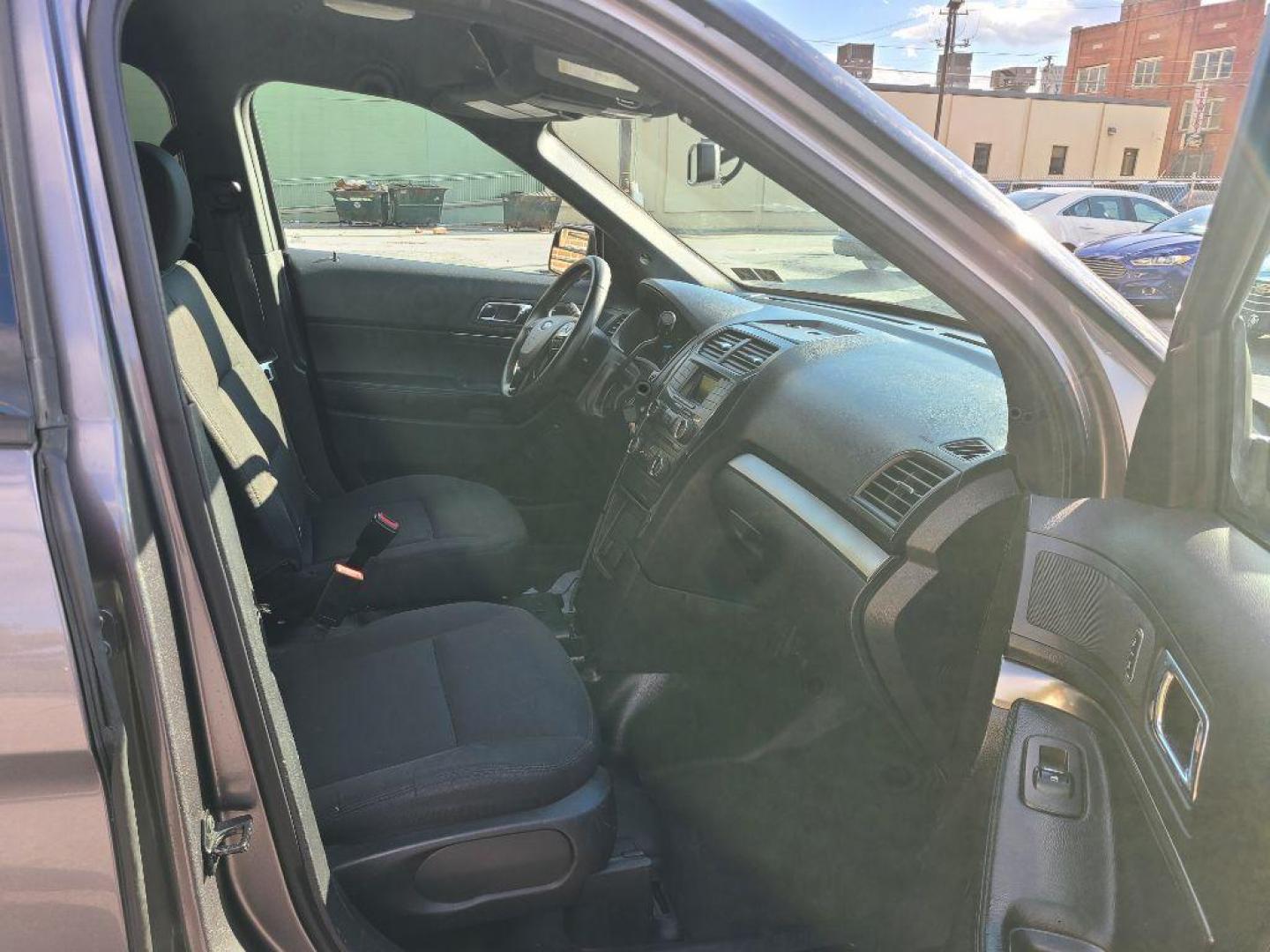 2017 GRAY FORD EXPLORER POLICE INTERCEPTOR (1FM5K8AR8HG) with an 3.7L engine, Automatic transmission, located at 117 North Cameron Street, Harrisburg, PA, 17101, (717) 963-8962, 40.266762, -76.875259 - WE FINANCE!!! Good Credit/ Bad Credit/ No Credit - ALL Trade-Ins Welcomed!!! ***Guaranteed Credit Approval*** APPLY ONLINE or CALL us TODAY ;) Please call us to discuss your cash and financing options. - Photo#8