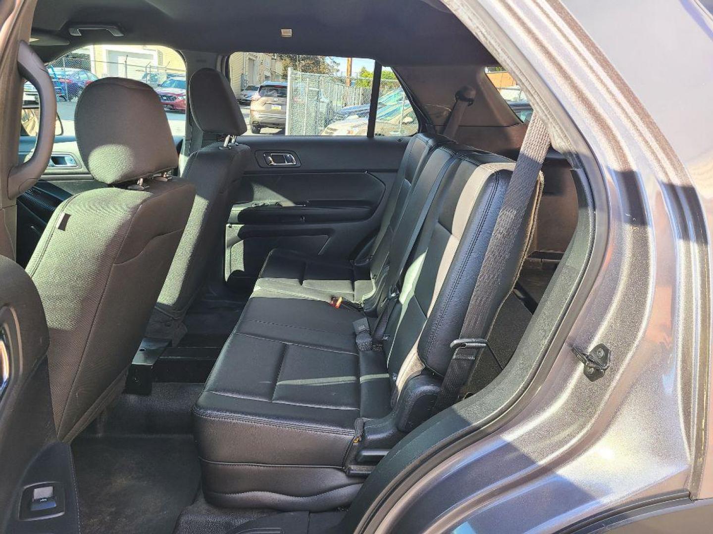 2017 GRAY FORD EXPLORER POLICE INTERCEPTOR (1FM5K8AR8HG) with an 3.7L engine, Automatic transmission, located at 117 North Cameron Street, Harrisburg, PA, 17101, (717) 963-8962, 40.266762, -76.875259 - WE FINANCE!!! Good Credit/ Bad Credit/ No Credit - ALL Trade-Ins Welcomed!!! ***Guaranteed Credit Approval*** APPLY ONLINE or CALL us TODAY ;) Please call us to discuss your cash and financing options. - Photo#12