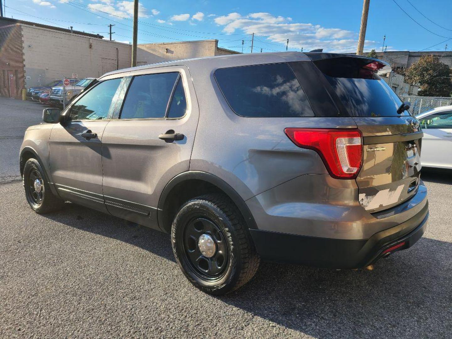2017 GRAY FORD EXPLORER POLICE INTERCEPTOR (1FM5K8AR6HG) with an 3.7L engine, Automatic transmission, located at 117 North Cameron Street, Harrisburg, PA, 17101, (717) 963-8962, 40.266762, -76.875259 - WE FINANCE!!! Good Credit/ Bad Credit/ No Credit - ALL Trade-Ins Welcomed!!! ***Guaranteed Credit Approval*** APPLY ONLINE or CALL us TODAY ;) Please call us to discuss your cash and financing options. - Photo#2