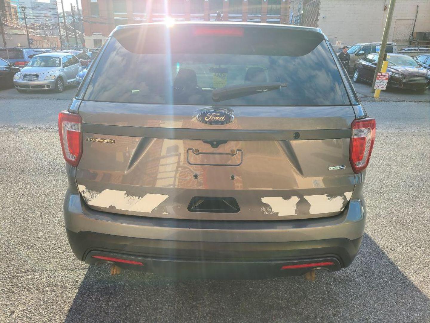 2017 GRAY FORD EXPLORER POLICE INTERCEPTOR (1FM5K8AR6HG) with an 3.7L engine, Automatic transmission, located at 117 North Cameron Street, Harrisburg, PA, 17101, (717) 963-8962, 40.266762, -76.875259 - WE FINANCE!!! Good Credit/ Bad Credit/ No Credit - ALL Trade-Ins Welcomed!!! ***Guaranteed Credit Approval*** APPLY ONLINE or CALL us TODAY ;) Please call us to discuss your cash and financing options. - Photo#3