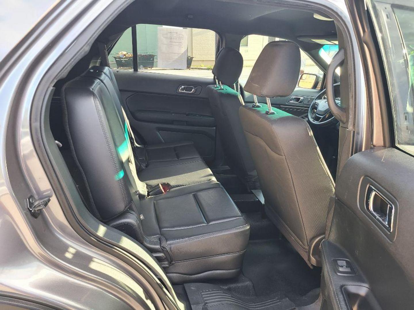 2017 GRAY FORD EXPLORER POLICE INTERCEPTOR (1FM5K8AR6HG) with an 3.7L engine, Automatic transmission, located at 117 North Cameron Street, Harrisburg, PA, 17101, (717) 963-8962, 40.266762, -76.875259 - WE FINANCE!!! Good Credit/ Bad Credit/ No Credit - ALL Trade-Ins Welcomed!!! ***Guaranteed Credit Approval*** APPLY ONLINE or CALL us TODAY ;) Please call us to discuss your cash and financing options. - Photo#14