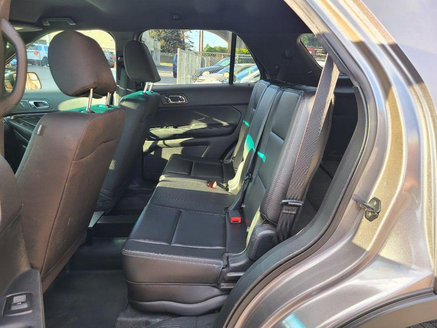 2017 GRAY FORD EXPLORER POLICE INTERCEPTOR (1FM5K8AR6HG) with an 3.7L engine, Automatic transmission, located at 117 North Cameron Street, Harrisburg, PA, 17101, (717) 963-8962, 40.266762, -76.875259 - WE FINANCE!!! Good Credit/ Bad Credit/ No Credit - ALL Trade-Ins Welcomed!!! ***Guaranteed Credit Approval*** APPLY ONLINE or CALL us TODAY ;) Please call us to discuss your cash and financing options. - Photo#15