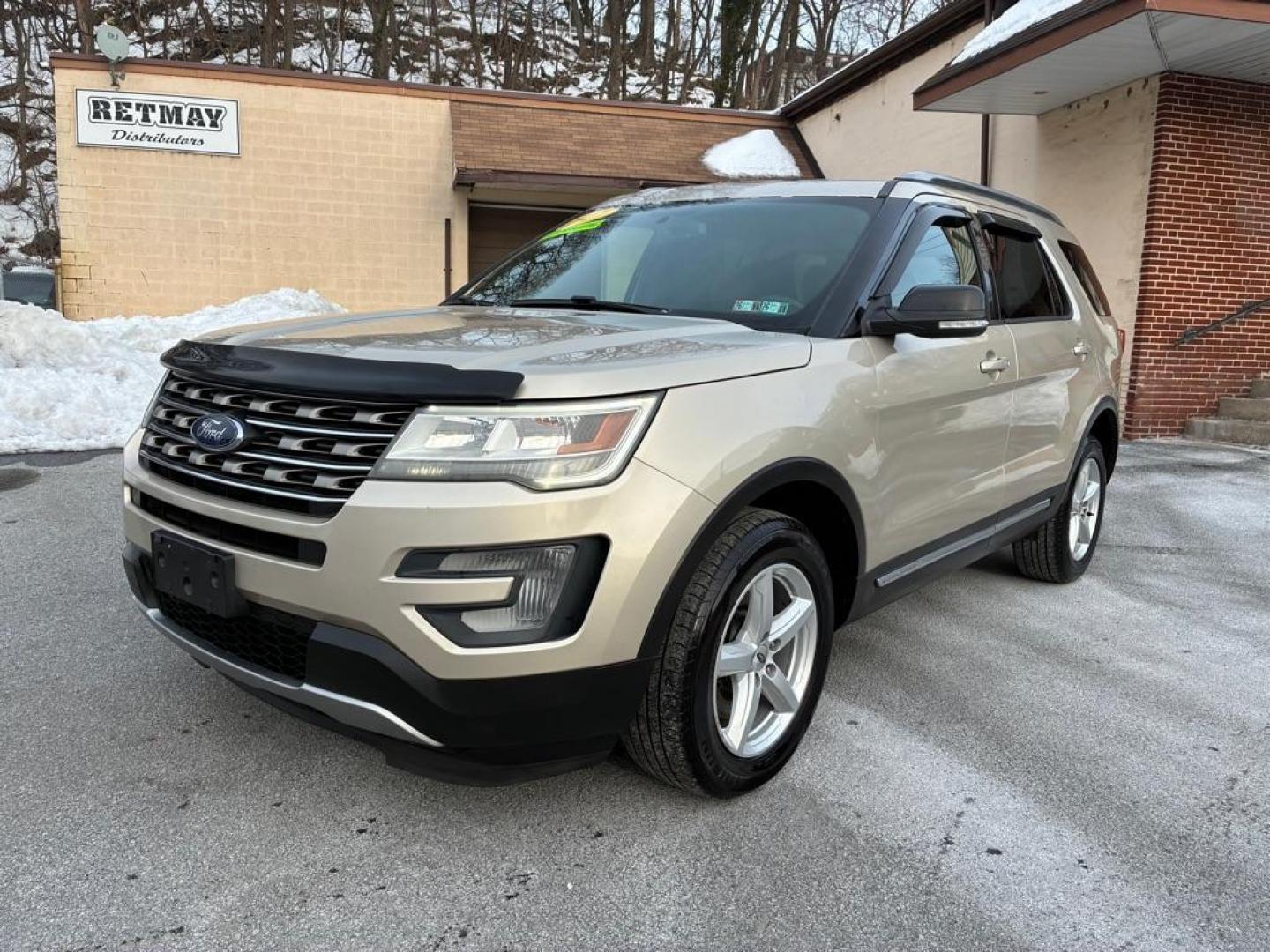 2017 GOLD FORD EXPLORER XLT (1FM5K8D84HG) with an 3.5L engine, Automatic transmission, located at 117 North Cameron Street, Harrisburg, PA, 17101, (717) 963-8962, 40.266762, -76.875259 - WE FINANCE!!! Good Credit/ Challenged Credit/ No Credit - ALL Trade-Ins Welcomed!!! APPLY ONLINE or CALL us TODAY ;) Please call us to discuss your cash and/or financing options. - Photo#0