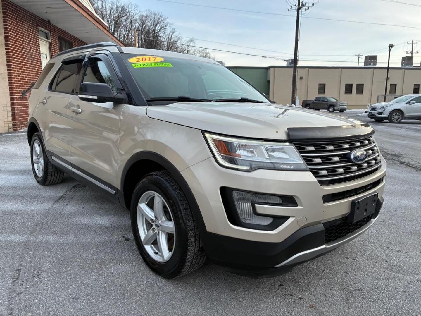 2017 GOLD FORD EXPLORER XLT (1FM5K8D84HG) with an 3.5L engine, Automatic transmission, located at 117 North Cameron Street, Harrisburg, PA, 17101, (717) 963-8962, 40.266762, -76.875259 - WE FINANCE!!! Good Credit/ Challenged Credit/ No Credit - ALL Trade-Ins Welcomed!!! APPLY ONLINE or CALL us TODAY ;) Please call us to discuss your cash and/or financing options. - Photo#6