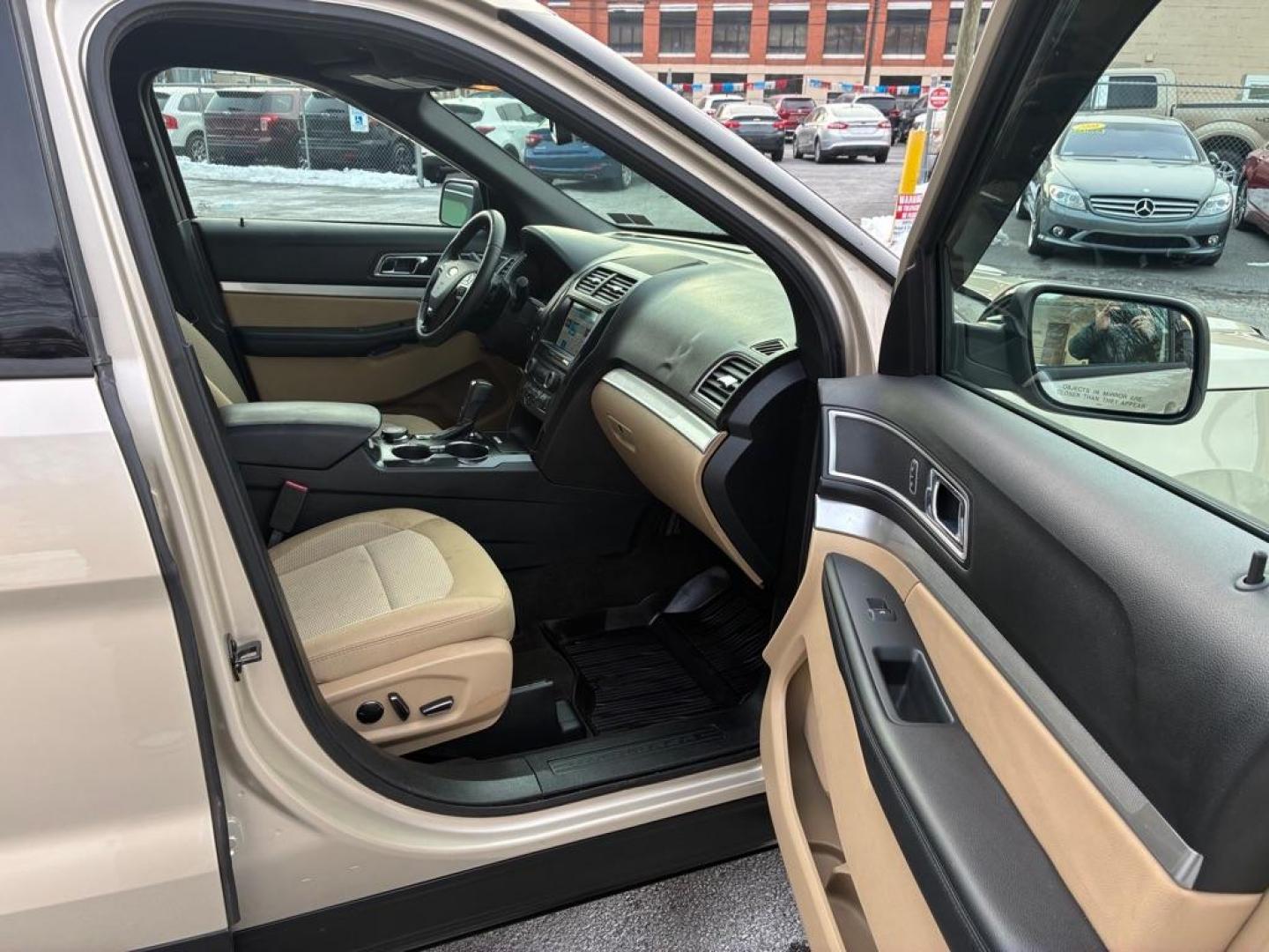 2017 GOLD FORD EXPLORER XLT (1FM5K8D84HG) with an 3.5L engine, Automatic transmission, located at 117 North Cameron Street, Harrisburg, PA, 17101, (717) 963-8962, 40.266762, -76.875259 - WE FINANCE!!! Good Credit/ Challenged Credit/ No Credit - ALL Trade-Ins Welcomed!!! APPLY ONLINE or CALL us TODAY ;) Please call us to discuss your cash and/or financing options. - Photo#8