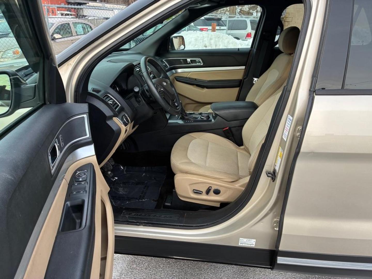 2017 GOLD FORD EXPLORER XLT (1FM5K8D84HG) with an 3.5L engine, Automatic transmission, located at 117 North Cameron Street, Harrisburg, PA, 17101, (717) 963-8962, 40.266762, -76.875259 - WE FINANCE!!! Good Credit/ Challenged Credit/ No Credit - ALL Trade-Ins Welcomed!!! APPLY ONLINE or CALL us TODAY ;) Please call us to discuss your cash and/or financing options. - Photo#14