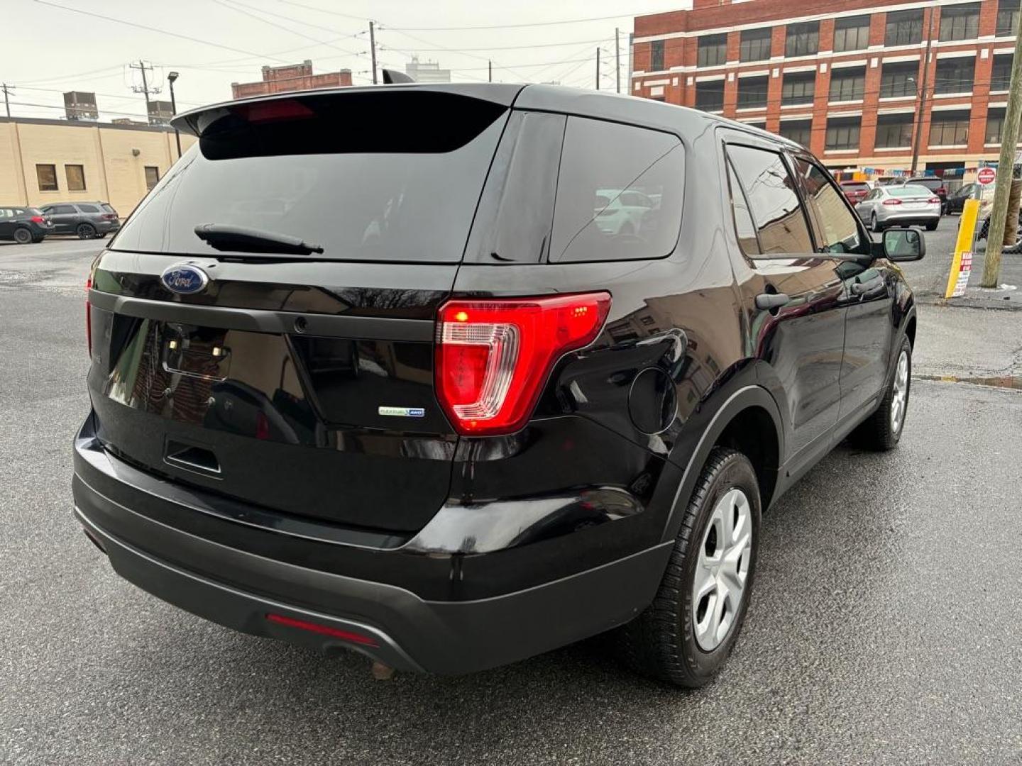 2017 BLACK FORD EXPLORER POLICE INTERCEPTOR (1FM5K8AR8HG) with an 3.7L engine, Automatic transmission, located at 117 North Cameron Street, Harrisburg, PA, 17101, (717) 963-8962, 40.266762, -76.875259 - WE FINANCE!!! Good Credit/ Challenged Credit/ No Credit - ALL Trade-Ins Welcomed!!! APPLY ONLINE or CALL us TODAY ;) Please call us to discuss your cash and/or financing options. - Photo#3