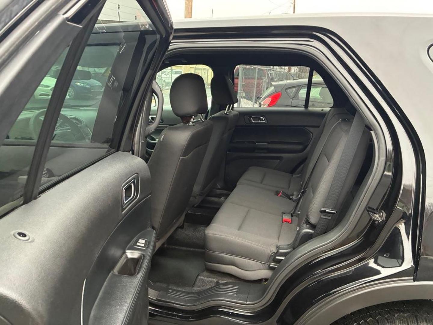 2017 BLACK FORD EXPLORER POLICE INTERCEPTOR (1FM5K8AR8HG) with an 3.7L engine, Automatic transmission, located at 117 North Cameron Street, Harrisburg, PA, 17101, (717) 963-8962, 40.266762, -76.875259 - WE FINANCE!!! Good Credit/ Challenged Credit/ No Credit - ALL Trade-Ins Welcomed!!! APPLY ONLINE or CALL us TODAY ;) Please call us to discuss your cash and/or financing options. - Photo#10