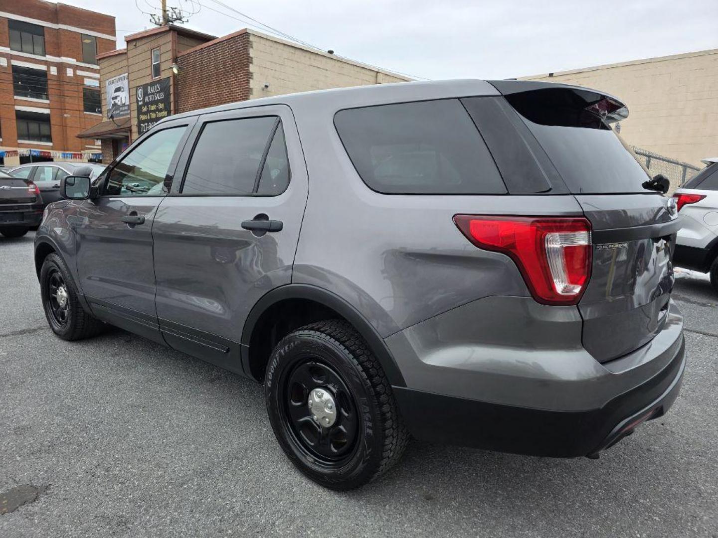 2017 GRAY FORD EXPLORER POLICE INTERCEPTOR (1FM5K8AR6HG) with an 3.7L engine, Automatic transmission, located at 117 North Cameron Street, Harrisburg, PA, 17101, (717) 963-8962, 40.266762, -76.875259 - WE FINANCE!!! Good Credit/ Challenged Credit/ No Credit - ALL Trade-Ins Welcomed!!! APPLY ONLINE or CALL us TODAY ;) Please call us to discuss your cash and/or financing options. - Photo#2