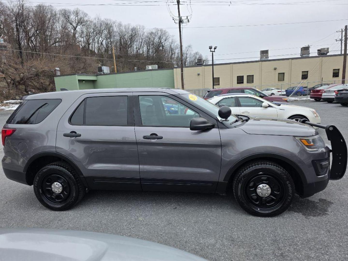 2017 GRAY FORD EXPLORER POLICE INTERCEPTOR (1FM5K8AR6HG) with an 3.7L engine, Automatic transmission, located at 117 North Cameron Street, Harrisburg, PA, 17101, (717) 963-8962, 40.266762, -76.875259 - WE FINANCE!!! Good Credit/ Challenged Credit/ No Credit - ALL Trade-Ins Welcomed!!! APPLY ONLINE or CALL us TODAY ;) Please call us to discuss your cash and/or financing options. - Photo#5