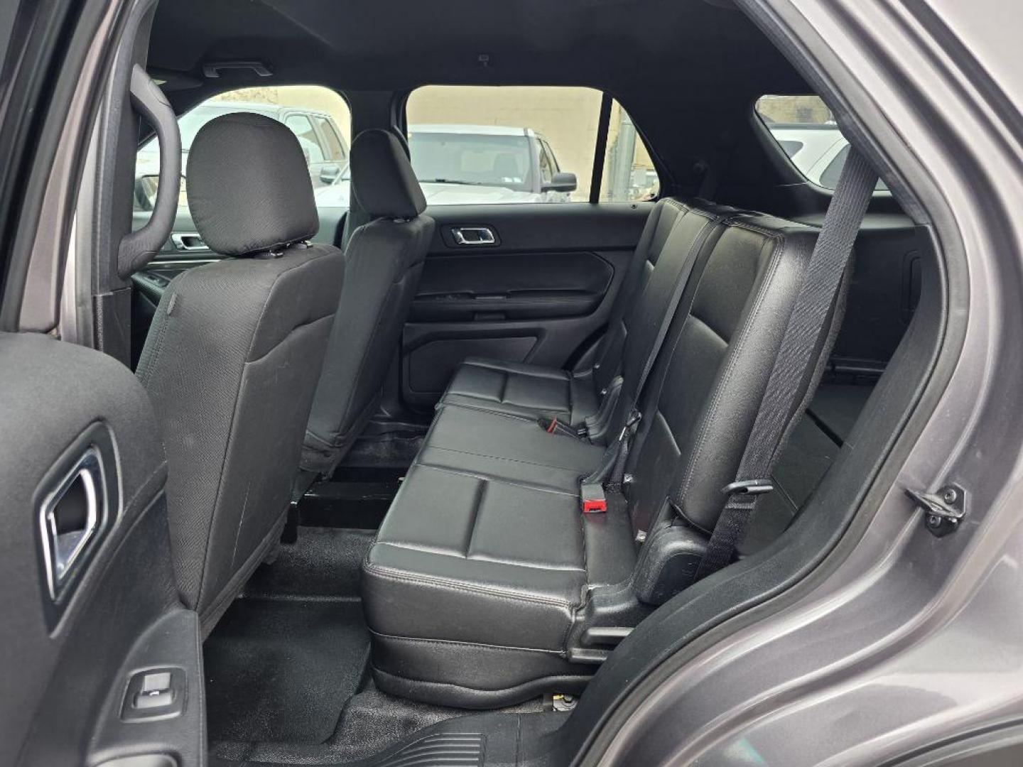 2017 GRAY FORD EXPLORER POLICE INTERCEPTOR (1FM5K8AR6HG) with an 3.7L engine, Automatic transmission, located at 117 North Cameron Street, Harrisburg, PA, 17101, (717) 963-8962, 40.266762, -76.875259 - WE FINANCE!!! Good Credit/ Challenged Credit/ No Credit - ALL Trade-Ins Welcomed!!! APPLY ONLINE or CALL us TODAY ;) Please call us to discuss your cash and/or financing options. - Photo#12