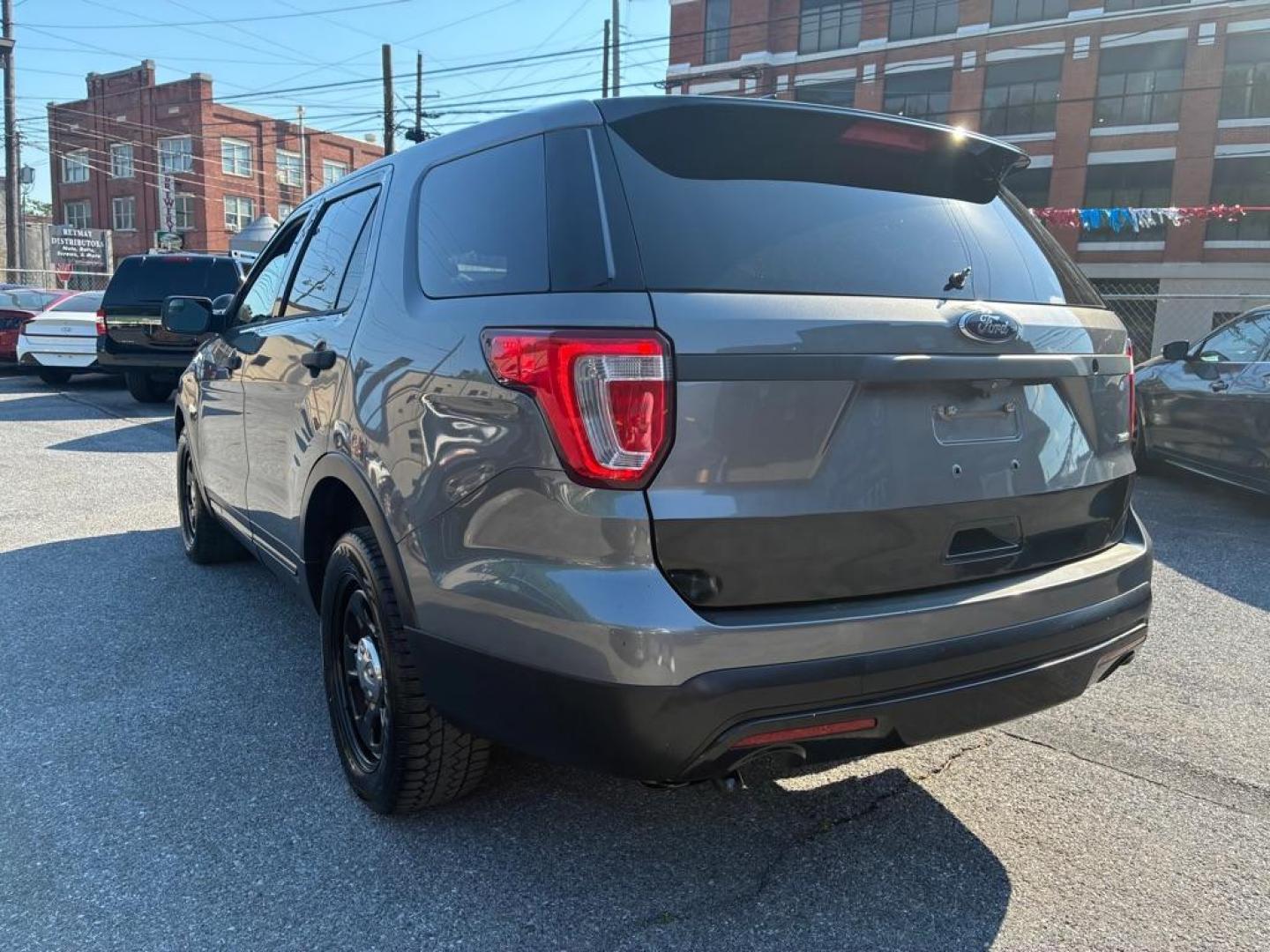 2017 GRAY FORD EXPLORER POLICE INTERCEPTOR (1FM5K8AR2HG) with an 3.7L engine, Automatic transmission, located at 117 North Cameron Street, Harrisburg, PA, 17101, (717) 963-8962, 40.266762, -76.875259 - WE FINANCE!!! MOST vehicles are available for financing. Good Credit/ Challenged Credit/ No Credit - ALL Trade-Ins Welcomed!!! APPLY ONLINE or CALL us TODAY Please call us to discuss your cash and/or financing options. Thanks for cheching our inventory! We're here to help. - Photo#2