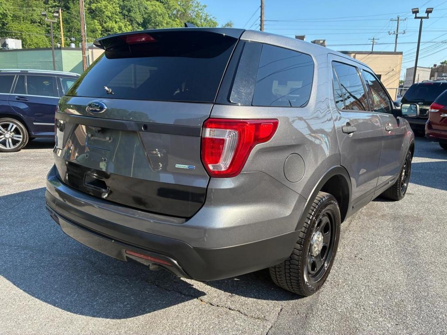 2017 GRAY FORD EXPLORER POLICE INTERCEPTOR (1FM5K8AR2HG) with an 3.7L engine, Automatic transmission, located at 117 North Cameron Street, Harrisburg, PA, 17101, (717) 963-8962, 40.266762, -76.875259 - WE FINANCE!!! MOST vehicles are available for financing. Good Credit/ Challenged Credit/ No Credit - ALL Trade-Ins Welcomed!!! APPLY ONLINE or CALL us TODAY Please call us to discuss your cash and/or financing options. Thanks for cheching our inventory! We're here to help. - Photo#4