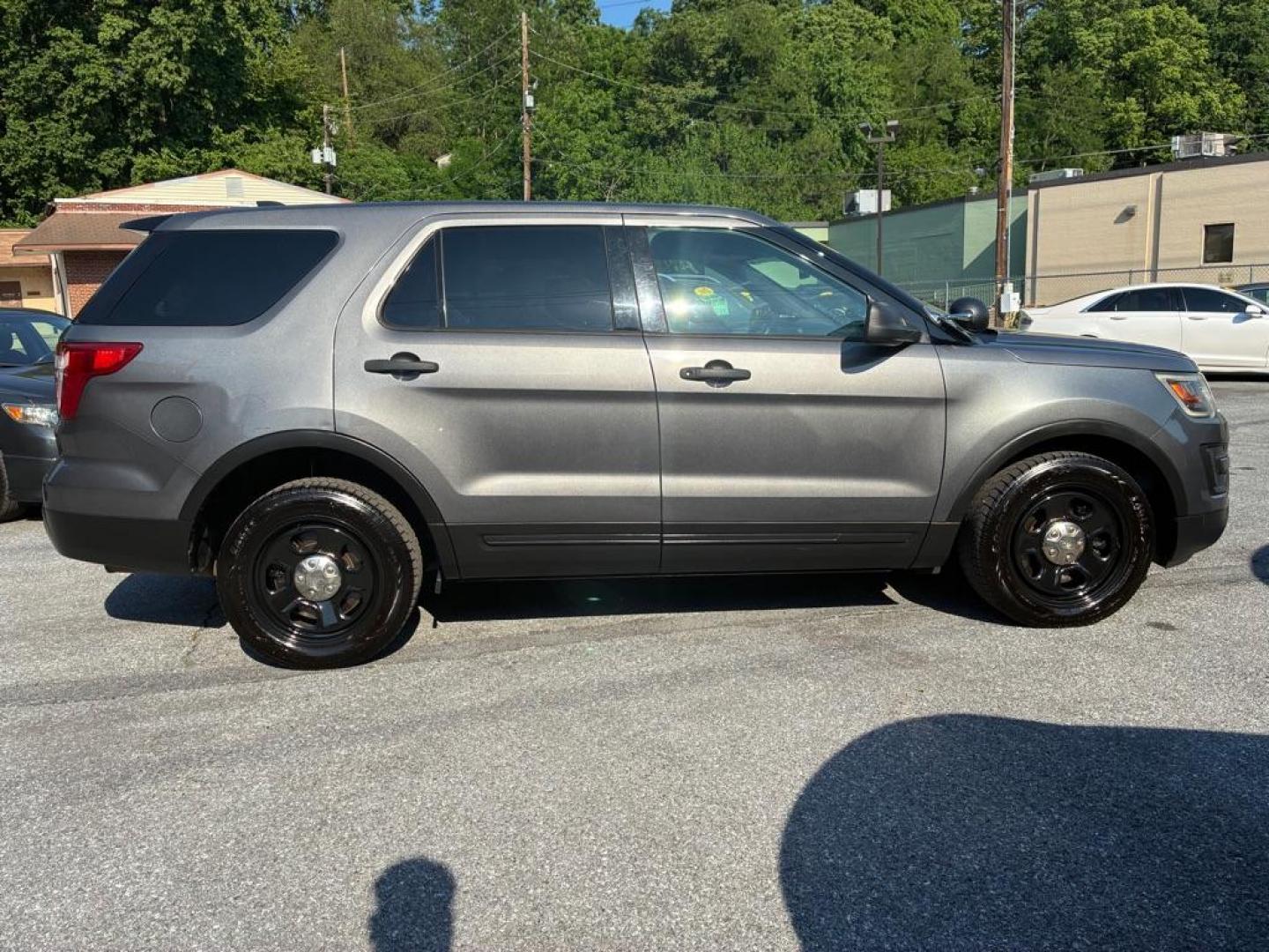 2017 GRAY FORD EXPLORER POLICE INTERCEPTOR (1FM5K8AR2HG) with an 3.7L engine, Automatic transmission, located at 117 North Cameron Street, Harrisburg, PA, 17101, (717) 963-8962, 40.266762, -76.875259 - WE FINANCE!!! MOST vehicles are available for financing. Good Credit/ Challenged Credit/ No Credit - ALL Trade-Ins Welcomed!!! APPLY ONLINE or CALL us TODAY Please call us to discuss your cash and/or financing options. Thanks for cheching our inventory! We're here to help. - Photo#5