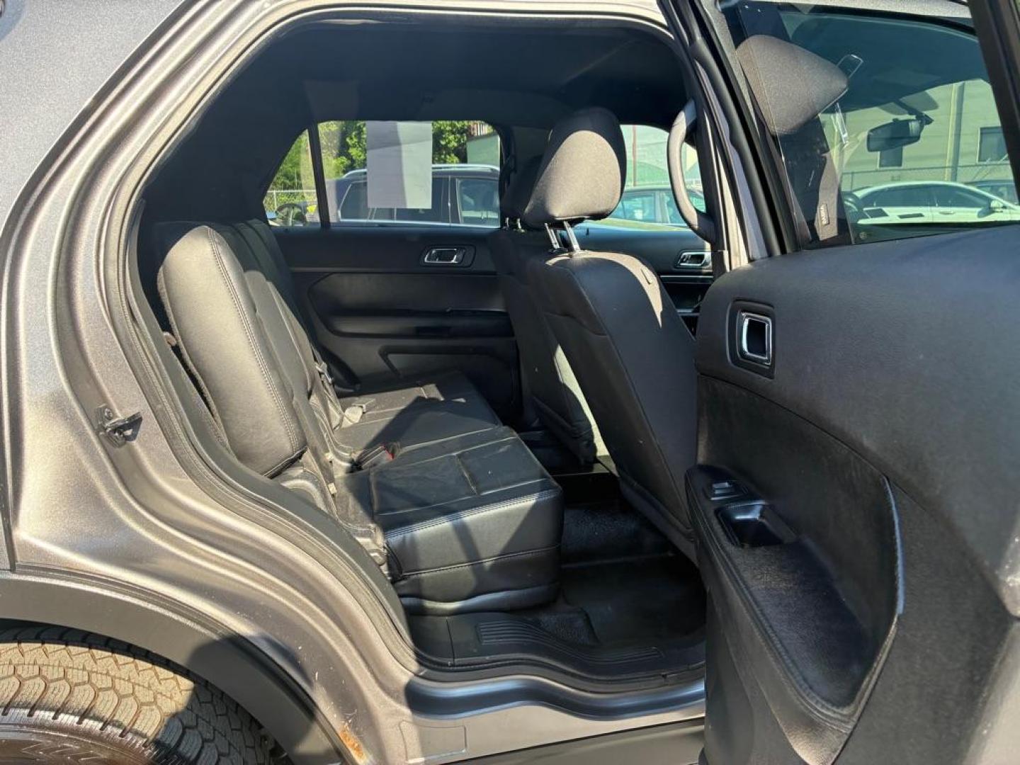 2017 GRAY FORD EXPLORER POLICE INTERCEPTOR (1FM5K8AR2HG) with an 3.7L engine, Automatic transmission, located at 117 North Cameron Street, Harrisburg, PA, 17101, (717) 963-8962, 40.266762, -76.875259 - WE FINANCE!!! MOST vehicles are available for financing. Good Credit/ Challenged Credit/ No Credit - ALL Trade-Ins Welcomed!!! APPLY ONLINE or CALL us TODAY Please call us to discuss your cash and/or financing options. Thanks for cheching our inventory! We're here to help. - Photo#9