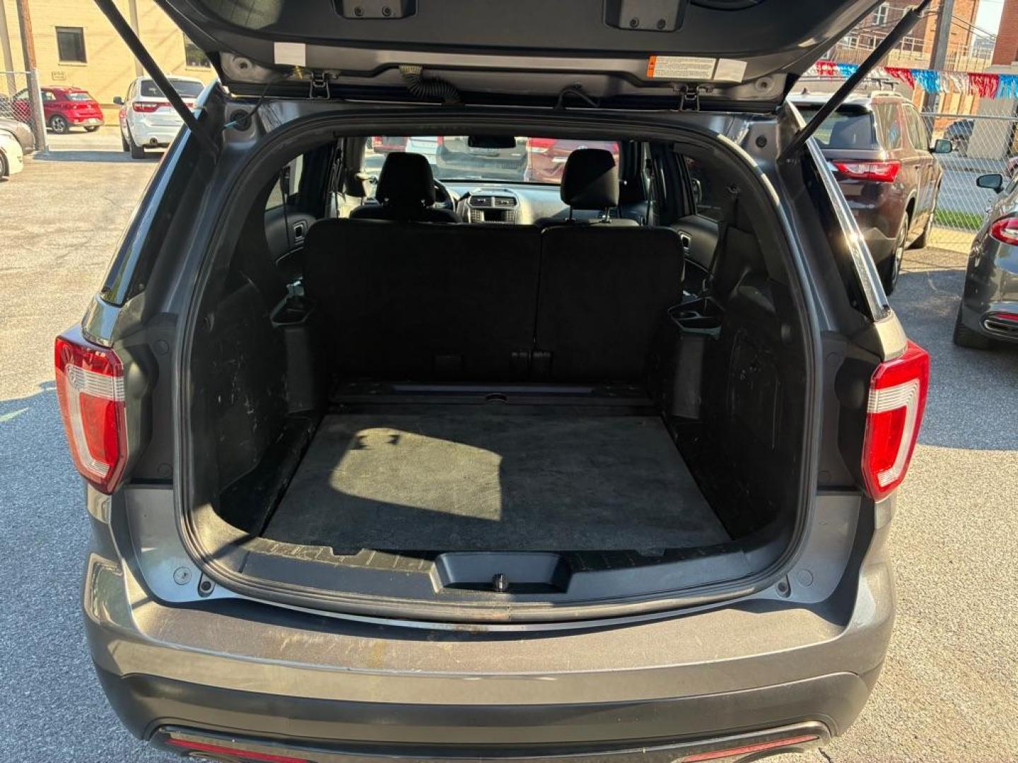 2017 GRAY FORD EXPLORER POLICE INTERCEPTOR (1FM5K8AR2HG) with an 3.7L engine, Automatic transmission, located at 117 North Cameron Street, Harrisburg, PA, 17101, (717) 963-8962, 40.266762, -76.875259 - WE FINANCE!!! MOST vehicles are available for financing. Good Credit/ Challenged Credit/ No Credit - ALL Trade-Ins Welcomed!!! APPLY ONLINE or CALL us TODAY Please call us to discuss your cash and/or financing options. Thanks for cheching our inventory! We're here to help. - Photo#10