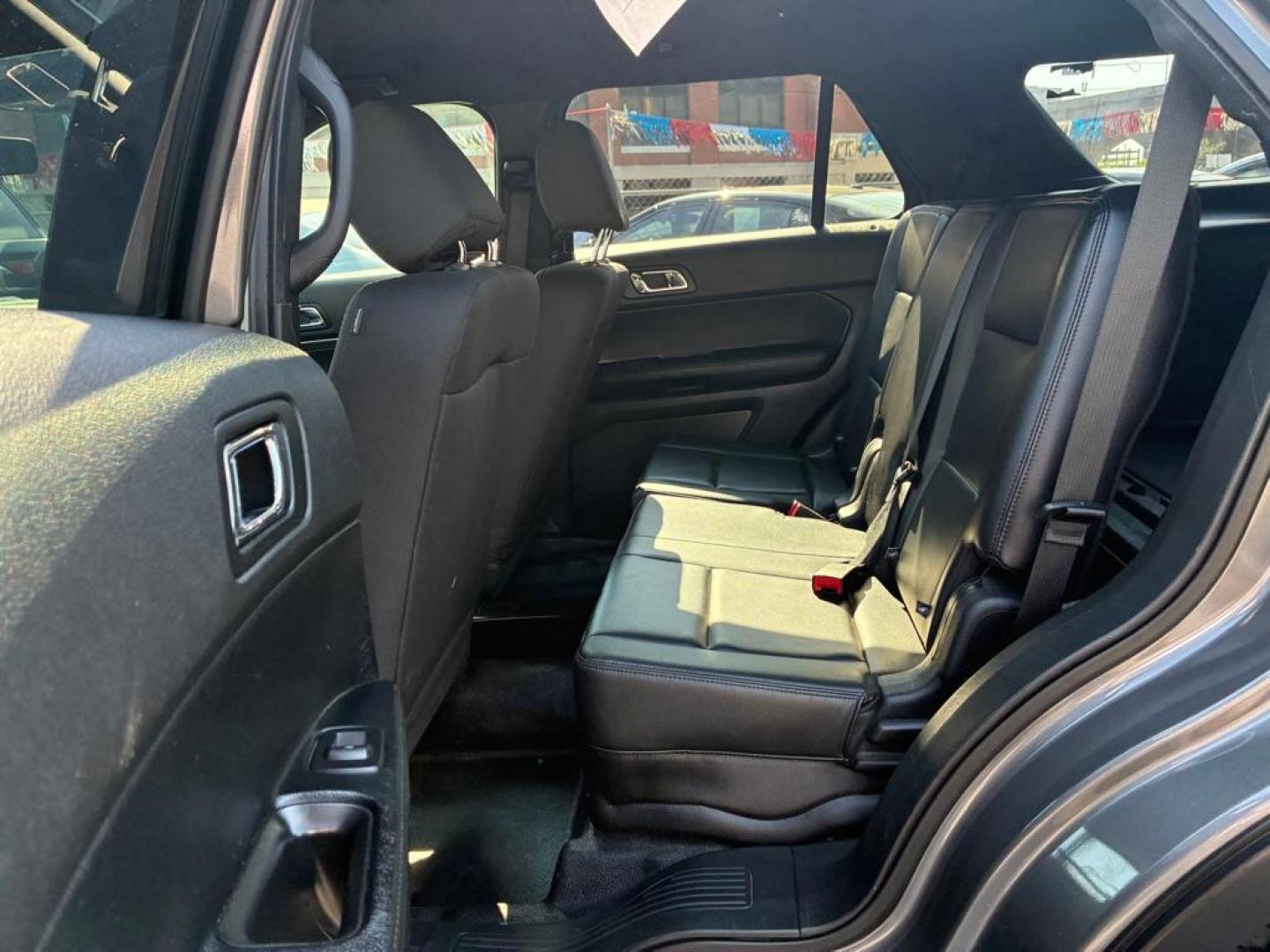 2017 GRAY FORD EXPLORER POLICE INTERCEPTOR (1FM5K8AR2HG) with an 3.7L engine, Automatic transmission, located at 117 North Cameron Street, Harrisburg, PA, 17101, (717) 963-8962, 40.266762, -76.875259 - WE FINANCE!!! MOST vehicles are available for financing. Good Credit/ Challenged Credit/ No Credit - ALL Trade-Ins Welcomed!!! APPLY ONLINE or CALL us TODAY Please call us to discuss your cash and/or financing options. Thanks for cheching our inventory! We're here to help. - Photo#11