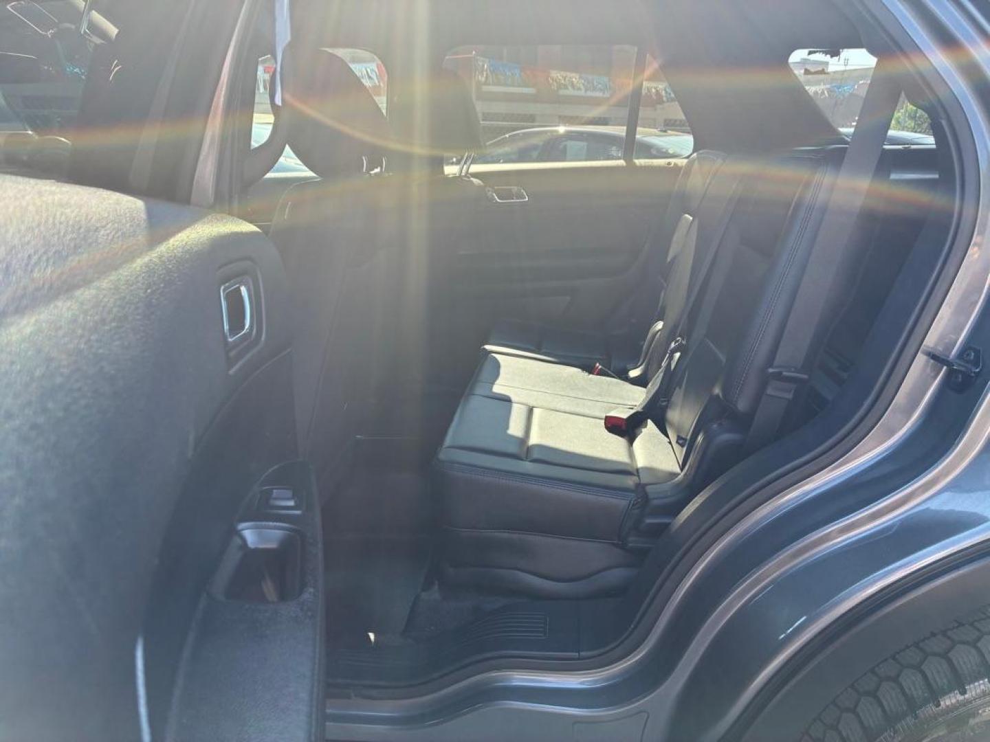 2017 GRAY FORD EXPLORER POLICE INTERCEPTOR (1FM5K8AR2HG) with an 3.7L engine, Automatic transmission, located at 117 North Cameron Street, Harrisburg, PA, 17101, (717) 963-8962, 40.266762, -76.875259 - WE FINANCE!!! MOST vehicles are available for financing. Good Credit/ Challenged Credit/ No Credit - ALL Trade-Ins Welcomed!!! APPLY ONLINE or CALL us TODAY Please call us to discuss your cash and/or financing options. Thanks for cheching our inventory! We're here to help. - Photo#12