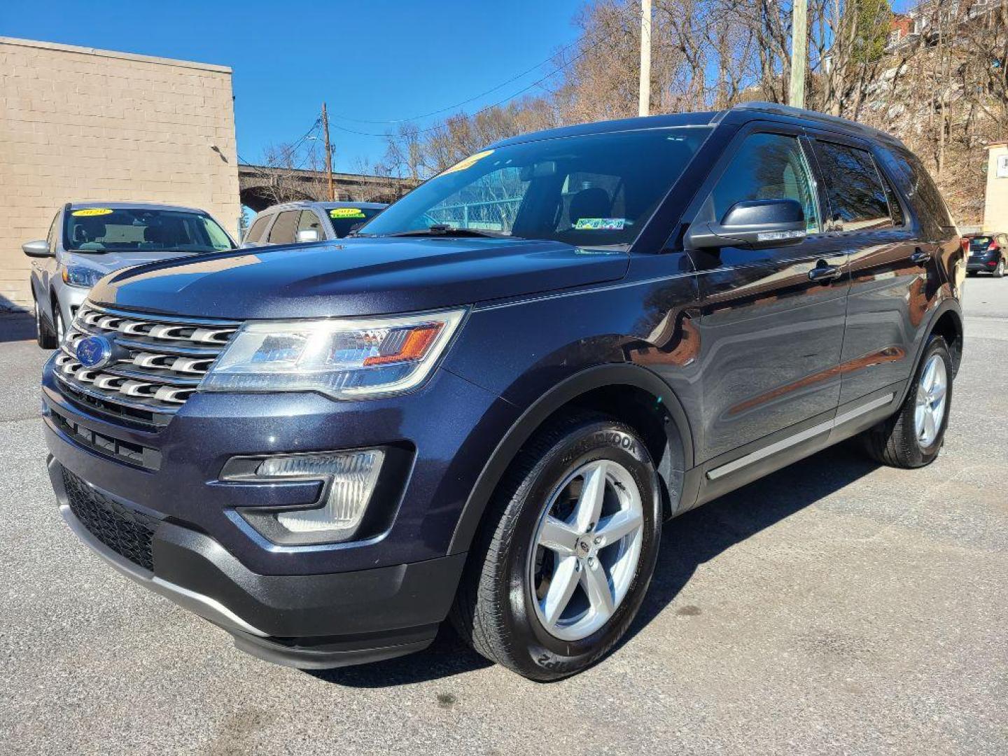 2017 GRAY FORD EXPLORER XLT (1FM5K8D8XHG) with an 3.5L engine, Automatic transmission, located at 7981 Paxton Street, Harrisburg, PA, 17111, (717) 561-2926, 40.261490, -76.749229 - WE FINANCE!!! Good Credit/ Bad Credit/ No Credit - ALL Trade-Ins Welcomed!!! ***Guaranteed Credit Approval*** APPLY ONLINE or CALL us TODAY ;) Internet Prices and Marketplace Prices are SPECIAL discounted ***CASH DEALS*** Retail Prices are higher. Please call us to discuss your cash and finan - Photo#0