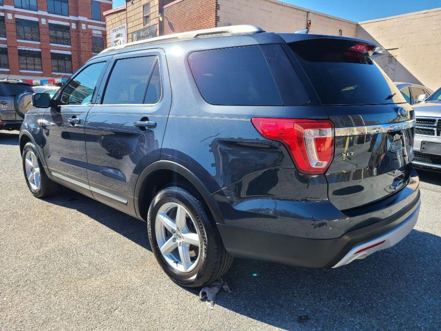 2017 GRAY FORD EXPLORER XLT (1FM5K8D8XHG) with an 3.5L engine, Automatic transmission, located at 7981 Paxton Street, Harrisburg, PA, 17111, (717) 561-2926, 40.261490, -76.749229 - WE FINANCE!!! Good Credit/ Bad Credit/ No Credit - ALL Trade-Ins Welcomed!!! ***Guaranteed Credit Approval*** APPLY ONLINE or CALL us TODAY ;) Internet Prices and Marketplace Prices are SPECIAL discounted ***CASH DEALS*** Retail Prices are higher. Please call us to discuss your cash and finan - Photo#2