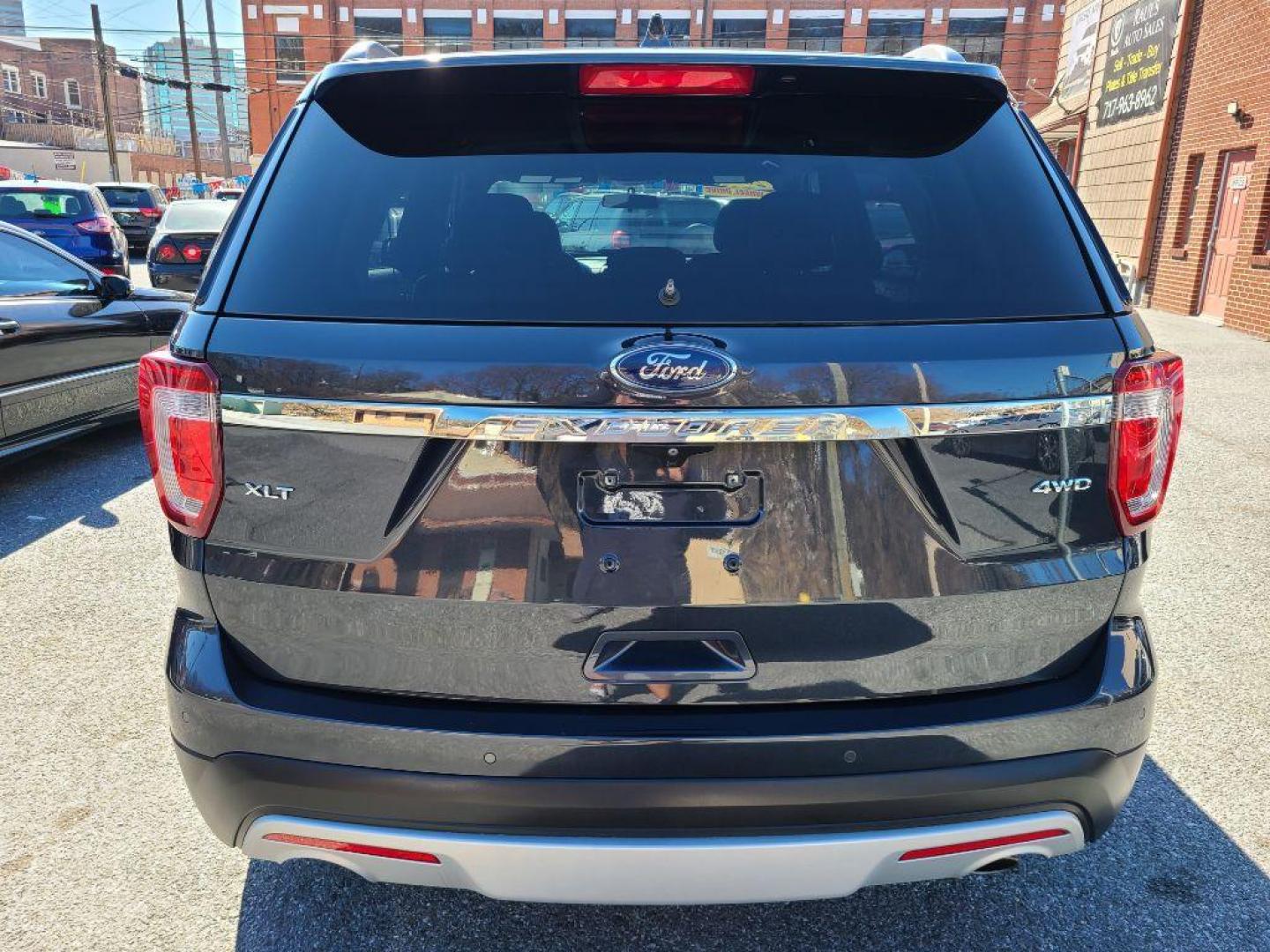 2017 GRAY FORD EXPLORER XLT (1FM5K8D8XHG) with an 3.5L engine, Automatic transmission, located at 7981 Paxton Street, Harrisburg, PA, 17111, (717) 561-2926, 40.261490, -76.749229 - WE FINANCE!!! Good Credit/ Bad Credit/ No Credit - ALL Trade-Ins Welcomed!!! ***Guaranteed Credit Approval*** APPLY ONLINE or CALL us TODAY ;) Internet Prices and Marketplace Prices are SPECIAL discounted ***CASH DEALS*** Retail Prices are higher. Please call us to discuss your cash and finan - Photo#3