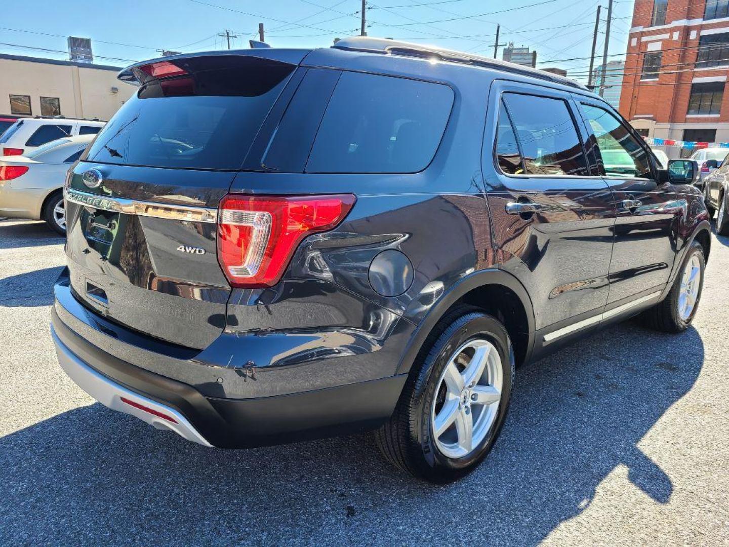 2017 GRAY FORD EXPLORER XLT (1FM5K8D8XHG) with an 3.5L engine, Automatic transmission, located at 7981 Paxton Street, Harrisburg, PA, 17111, (717) 561-2926, 40.261490, -76.749229 - WE FINANCE!!! Good Credit/ Bad Credit/ No Credit - ALL Trade-Ins Welcomed!!! ***Guaranteed Credit Approval*** APPLY ONLINE or CALL us TODAY ;) Internet Prices and Marketplace Prices are SPECIAL discounted ***CASH DEALS*** Retail Prices are higher. Please call us to discuss your cash and finan - Photo#4