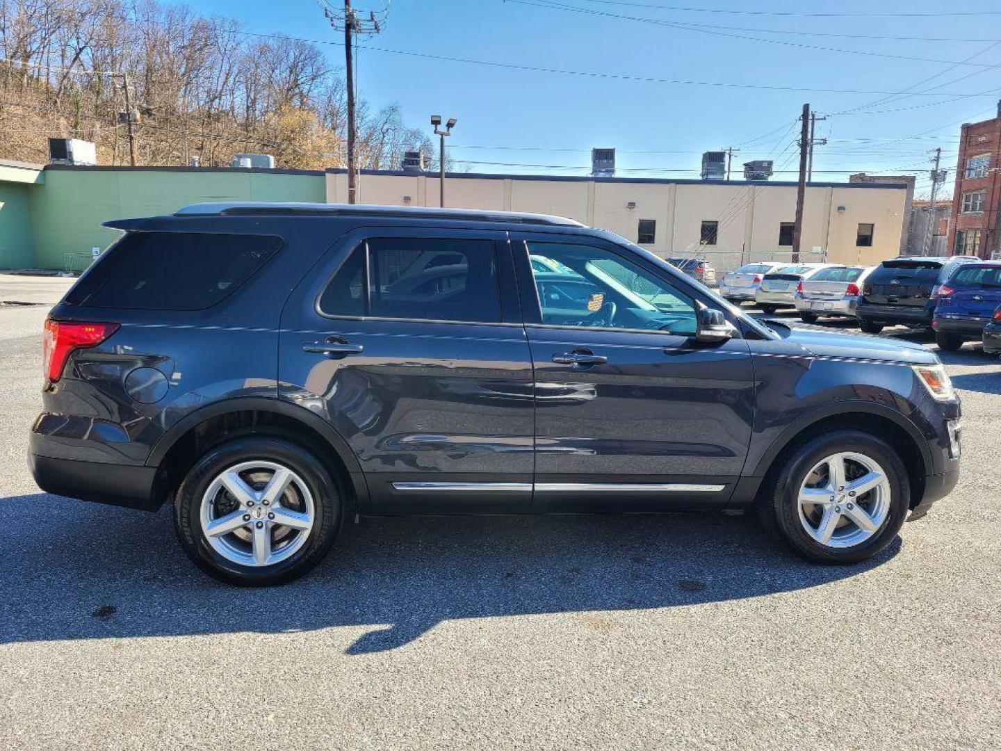 2017 GRAY FORD EXPLORER XLT (1FM5K8D8XHG) with an 3.5L engine, Automatic transmission, located at 7981 Paxton Street, Harrisburg, PA, 17111, (717) 561-2926, 40.261490, -76.749229 - WE FINANCE!!! Good Credit/ Bad Credit/ No Credit - ALL Trade-Ins Welcomed!!! ***Guaranteed Credit Approval*** APPLY ONLINE or CALL us TODAY ;) Internet Prices and Marketplace Prices are SPECIAL discounted ***CASH DEALS*** Retail Prices are higher. Please call us to discuss your cash and finan - Photo#5