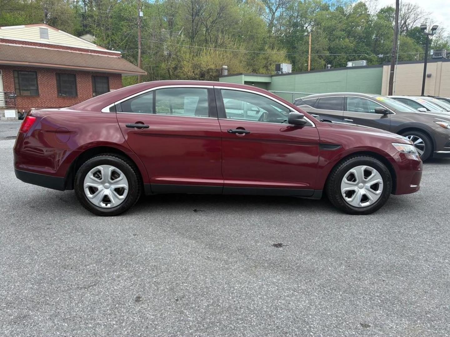 2017 RED FORD TAURUS POLICE INTERCEPTOR (1FAHP2MK5HG) with an 3.7L engine, Automatic transmission, located at 117 North Cameron Street, Harrisburg, PA, 17101, (717) 963-8962, 40.266762, -76.875259 - WE FINANCE!!! MOST vehicles are available for financing. Good Credit/ Challenged Credit/ No Credit - ALL Trade-Ins Welcomed!!! APPLY ONLINE or CALL us TODAY Please call us to discuss your cash and/or financing options. Thanks for cheching our inventory! We're here to help. - Photo#5