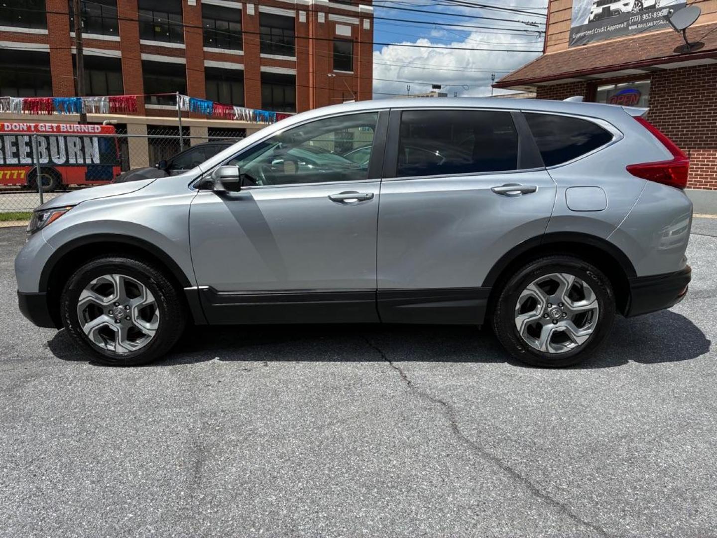2017 SILVER HONDA CR-V EXL (2HKRW2H80HH) with an 1.5L engine, Continuously Variable transmission, located at 117 North Cameron Street, Harrisburg, PA, 17101, (717) 963-8962, 40.266762, -76.875259 - WE FINANCE!!! MOST vehicles are available for financing. Good Credit/ Challenged Credit/ No Credit - ALL Trade-Ins Welcomed!!! APPLY ONLINE or CALL us TODAY Please call us to discuss your cash and/or financing options. Thanks for checking our inventory! We're here to help. - Photo#1