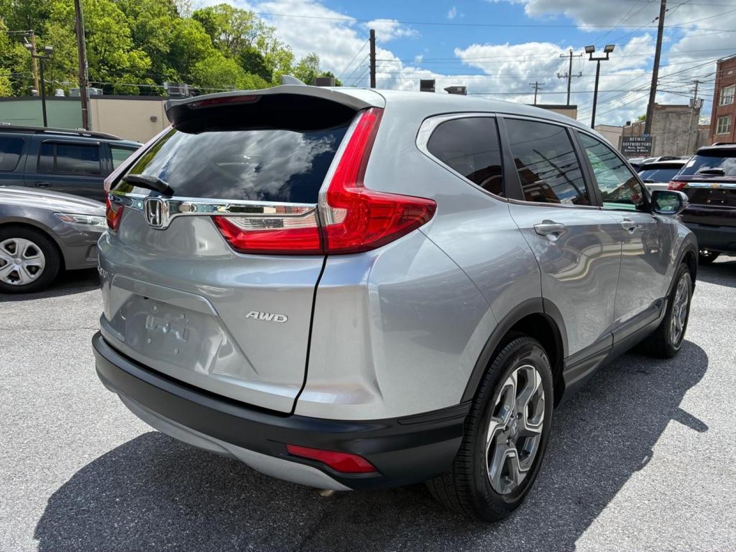 2017 SILVER HONDA CR-V EXL (2HKRW2H80HH) with an 1.5L engine, Continuously Variable transmission, located at 117 North Cameron Street, Harrisburg, PA, 17101, (717) 963-8962, 40.266762, -76.875259 - WE FINANCE!!! MOST vehicles are available for financing. Good Credit/ Challenged Credit/ No Credit - ALL Trade-Ins Welcomed!!! APPLY ONLINE or CALL us TODAY Please call us to discuss your cash and/or financing options. Thanks for checking our inventory! We're here to help. - Photo#4
