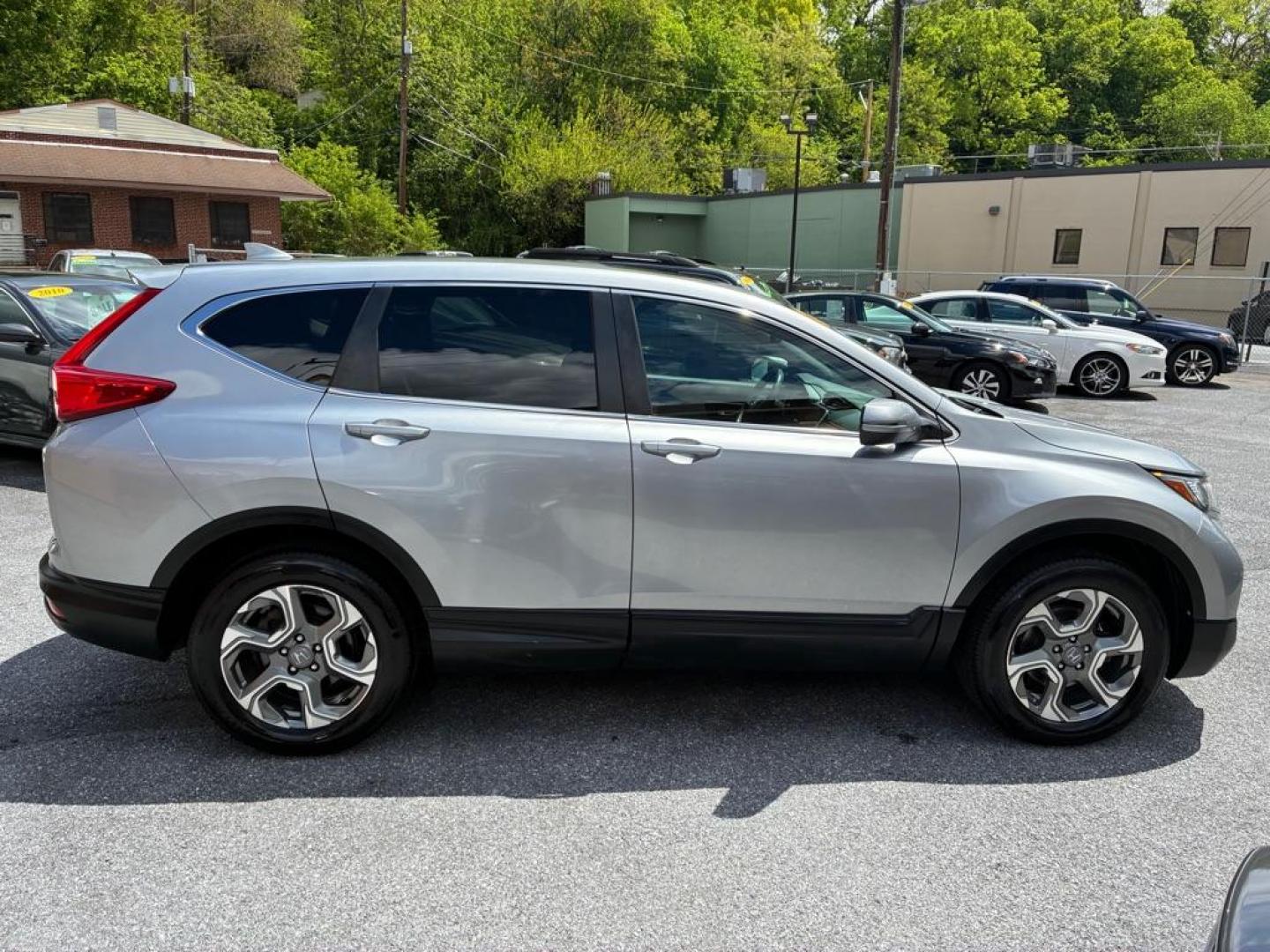 2017 SILVER HONDA CR-V EXL (2HKRW2H80HH) with an 1.5L engine, Continuously Variable transmission, located at 117 North Cameron Street, Harrisburg, PA, 17101, (717) 963-8962, 40.266762, -76.875259 - WE FINANCE!!! MOST vehicles are available for financing. Good Credit/ Challenged Credit/ No Credit - ALL Trade-Ins Welcomed!!! APPLY ONLINE or CALL us TODAY Please call us to discuss your cash and/or financing options. Thanks for checking our inventory! We're here to help. - Photo#5