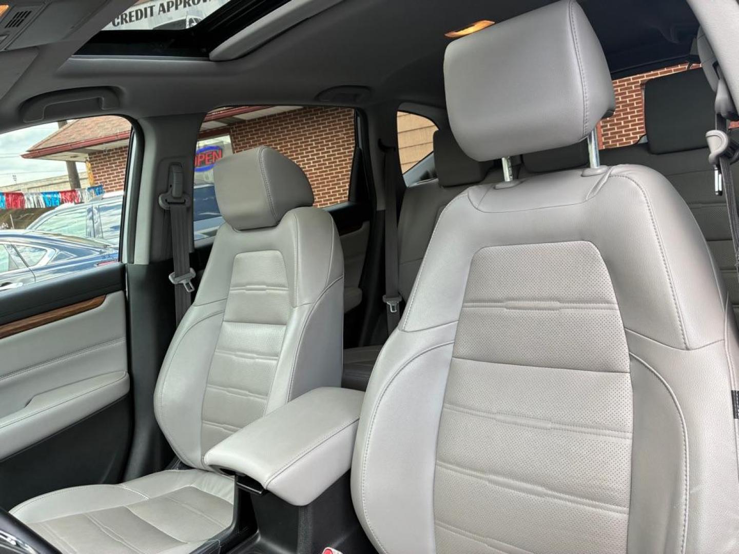2017 SILVER HONDA CR-V EXL (2HKRW2H80HH) with an 1.5L engine, Continuously Variable transmission, located at 117 North Cameron Street, Harrisburg, PA, 17101, (717) 963-8962, 40.266762, -76.875259 - WE FINANCE!!! MOST vehicles are available for financing. Good Credit/ Challenged Credit/ No Credit - ALL Trade-Ins Welcomed!!! APPLY ONLINE or CALL us TODAY Please call us to discuss your cash and/or financing options. Thanks for checking our inventory! We're here to help. - Photo#14