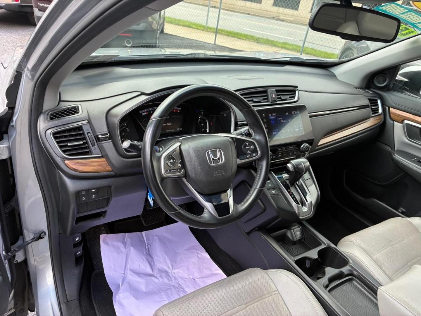 2017 SILVER HONDA CR-V EXL (2HKRW2H80HH) with an 1.5L engine, Continuously Variable transmission, located at 117 North Cameron Street, Harrisburg, PA, 17101, (717) 963-8962, 40.266762, -76.875259 - WE FINANCE!!! MOST vehicles are available for financing. Good Credit/ Challenged Credit/ No Credit - ALL Trade-Ins Welcomed!!! APPLY ONLINE or CALL us TODAY Please call us to discuss your cash and/or financing options. Thanks for checking our inventory! We're here to help. - Photo#15