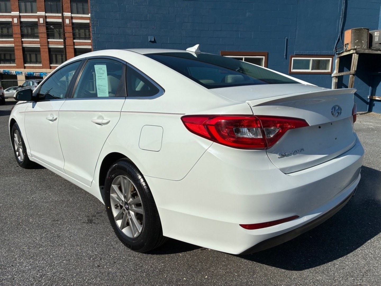2017 WHITE HYUNDAI SONATA SE (5NPE24AF6HH) with an 2.4L engine, Automatic transmission, located at 117 North Cameron Street, Harrisburg, PA, 17101, (717) 963-8962, 40.266762, -76.875259 - Value Added Options - Standard Auxiliary Audio Input Bluetooth Connection Heated Mirrors Keyless Entry MP3 Player Satellite Radio WE FINANCE!!! MOST vehicles are available for financing. Good Credit/ Challenged Credit/ No Credit - ALL Trade-Ins Welcomed!!! APPLY ONLINE or CALL us TOD- Photo#2
