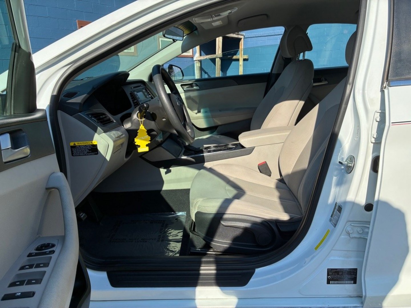 2017 WHITE HYUNDAI SONATA SE (5NPE24AF6HH) with an 2.4L engine, Automatic transmission, located at 117 North Cameron Street, Harrisburg, PA, 17101, (717) 963-8962, 40.266762, -76.875259 - Value Added Options - Standard Auxiliary Audio Input Bluetooth Connection Heated Mirrors Keyless Entry MP3 Player Satellite Radio WE FINANCE!!! MOST vehicles are available for financing. Good Credit/ Challenged Credit/ No Credit - ALL Trade-Ins Welcomed!!! APPLY ONLINE or CALL us TOD- Photo#13