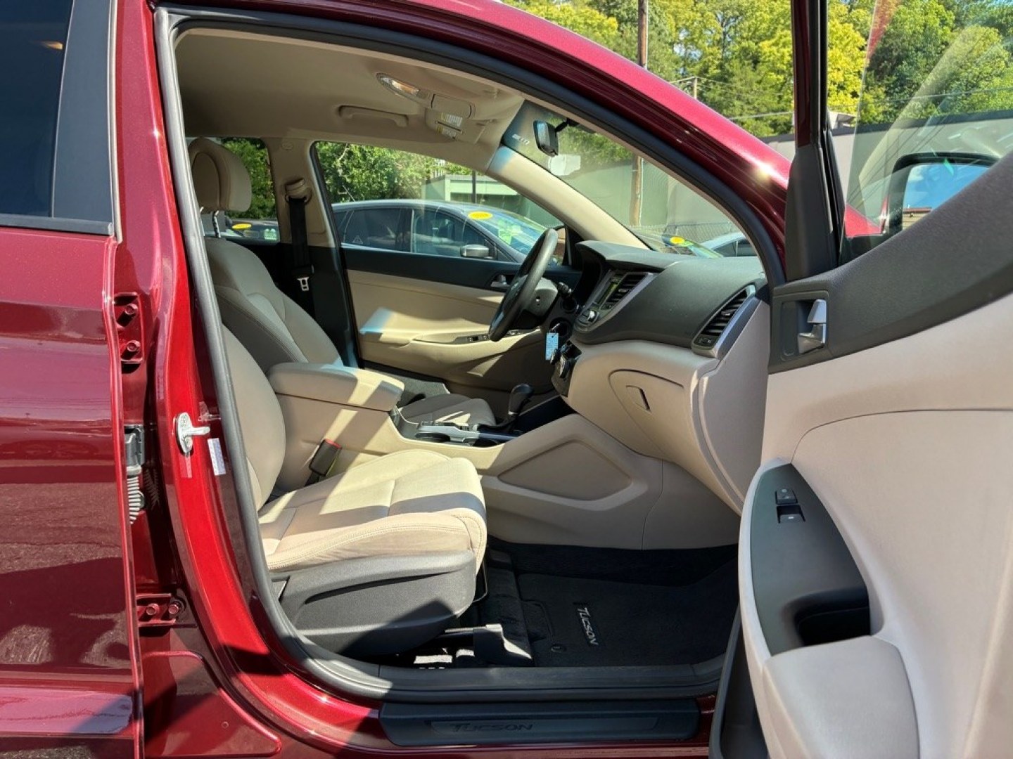 2017 RED HYUNDAI TUCSON LIMITED (KM8J3CA4XHU) with an 2.0L engine, Automatic transmission, located at 117 North Cameron Street, Harrisburg, PA, 17101, (717) 963-8962, 40.266762, -76.875259 - WE FINANCE!!! MOST vehicles are available for financing. Good Credit/ Challenged Credit/ No Credit - ALL Trade-Ins Welcomed!!! APPLY ONLINE or CALL us TODAY Please call us to discuss your cash and/or financing options. Thanks for checking our inventory! We're here to help.- Photo#8