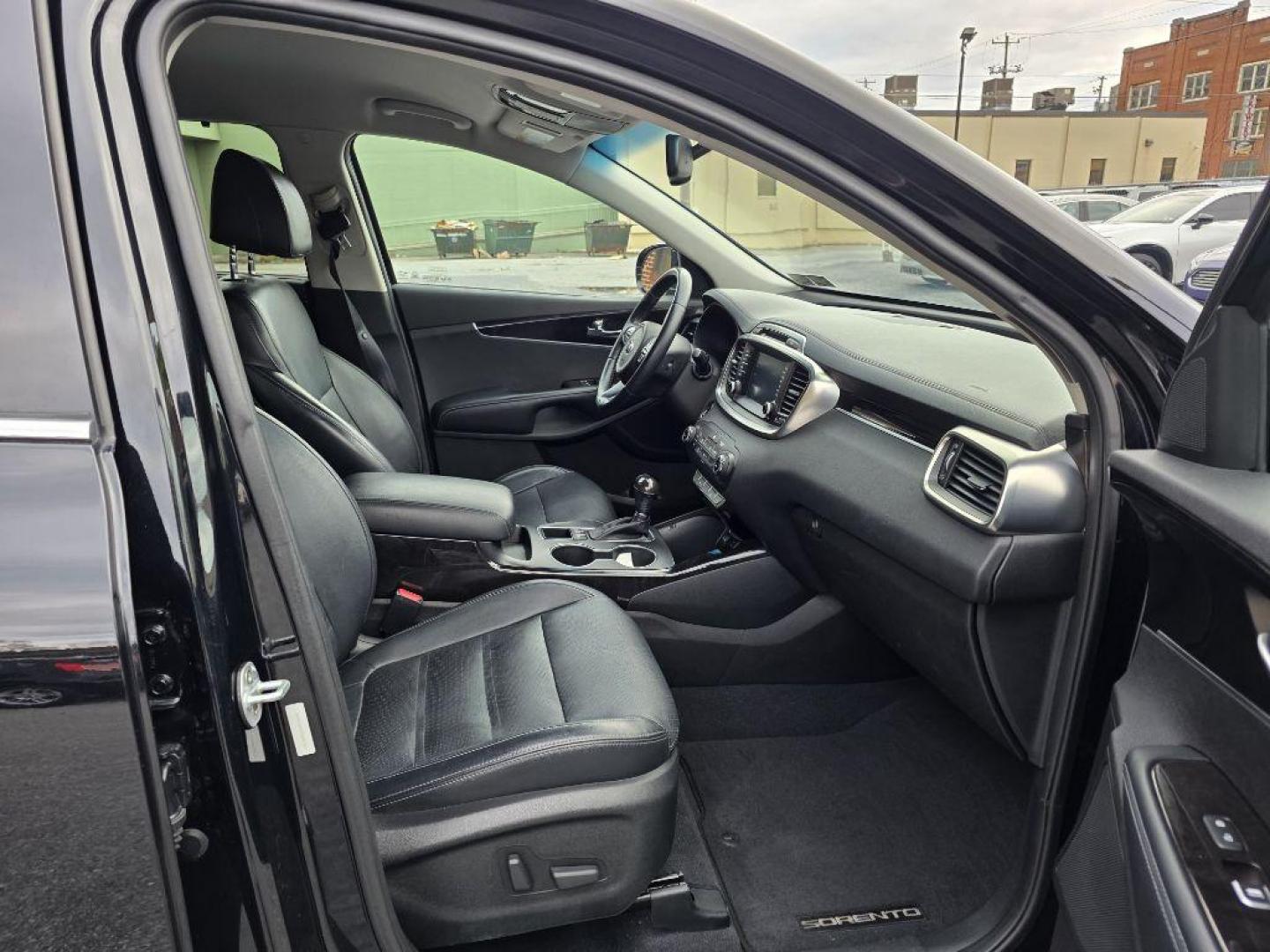 2017 BLACK KIA SORENTO EX (5XYPHDA59HG) with an 3.3L engine, Automatic transmission, located at 117 North Cameron Street, Harrisburg, PA, 17101, (717) 963-8962, 40.266762, -76.875259 - WE FINANCE!!! Good Credit/ Bad Credit/ No Credit - ALL Trade-Ins Welcomed!!! ***Guaranteed Credit Approval*** APPLY ONLINE or CALL us TODAY ;) Please call us to discuss your cash and financing options. - Photo#8