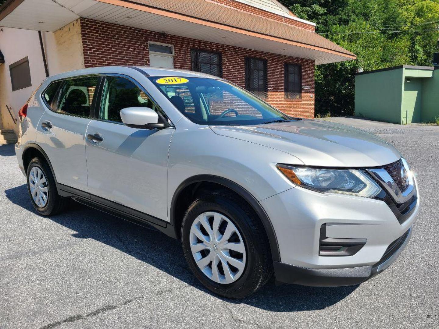 2017 SILVER NISSAN ROGUE SV (5N1AT2MV2HC) with an 2.5L engine, Continuously Variable transmission, located at 117 North Cameron Street, Harrisburg, PA, 17101, (717) 963-8962, 40.266762, -76.875259 - WE FINANCE!!! Good Credit/ Bad Credit/ No Credit - ALL Trade-Ins Welcomed!!! ***Guaranteed Credit Approval*** APPLY ONLINE or CALL us TODAY ;) Internet Prices and Marketplace Prices are SPECIAL discounted ***CASH DEALS*** Retail Prices are higher. Please call us to discuss your cash and finan - Photo#6