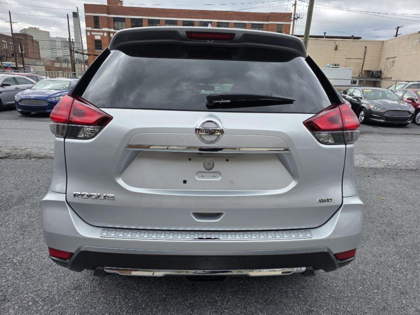 2017 SILVER NISSAN ROGUE S (KNMAT2MVXHP) with an 2.5L engine, Continuously Variable transmission, located at 117 North Cameron Street, Harrisburg, PA, 17101, (717) 963-8962, 40.266762, -76.875259 - WE FINANCE!!! Good Credit/ Bad Credit/ No Credit - ALL Trade-Ins Welcomed!!! ***Guaranteed Credit Approval*** APPLY ONLINE or CALL us TODAY ;) Please call us to discuss your cash and financing options. - Photo#3