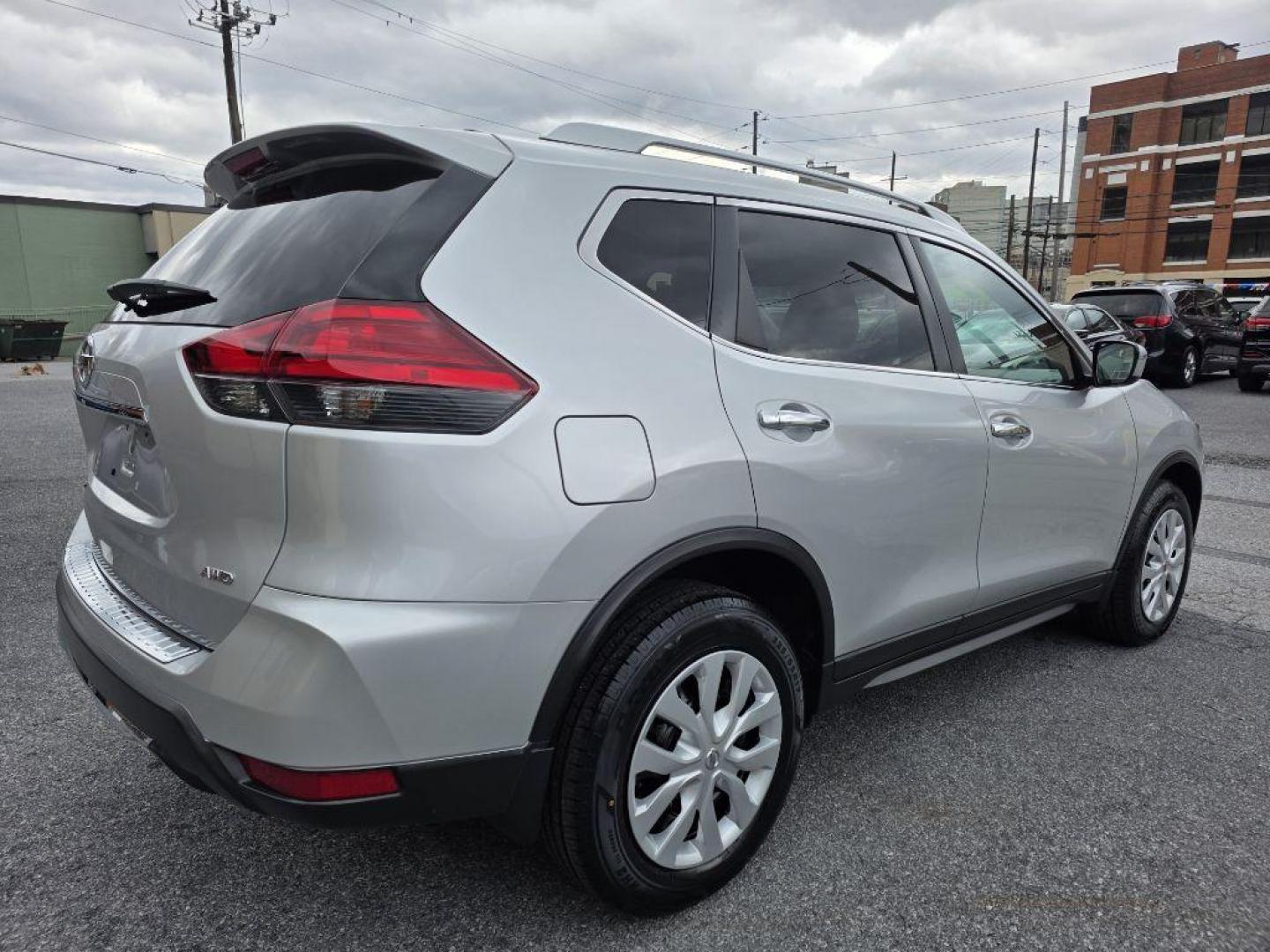 2017 SILVER NISSAN ROGUE S (KNMAT2MVXHP) with an 2.5L engine, Continuously Variable transmission, located at 117 North Cameron Street, Harrisburg, PA, 17101, (717) 963-8962, 40.266762, -76.875259 - WE FINANCE!!! Good Credit/ Bad Credit/ No Credit - ALL Trade-Ins Welcomed!!! ***Guaranteed Credit Approval*** APPLY ONLINE or CALL us TODAY ;) Please call us to discuss your cash and financing options. - Photo#4