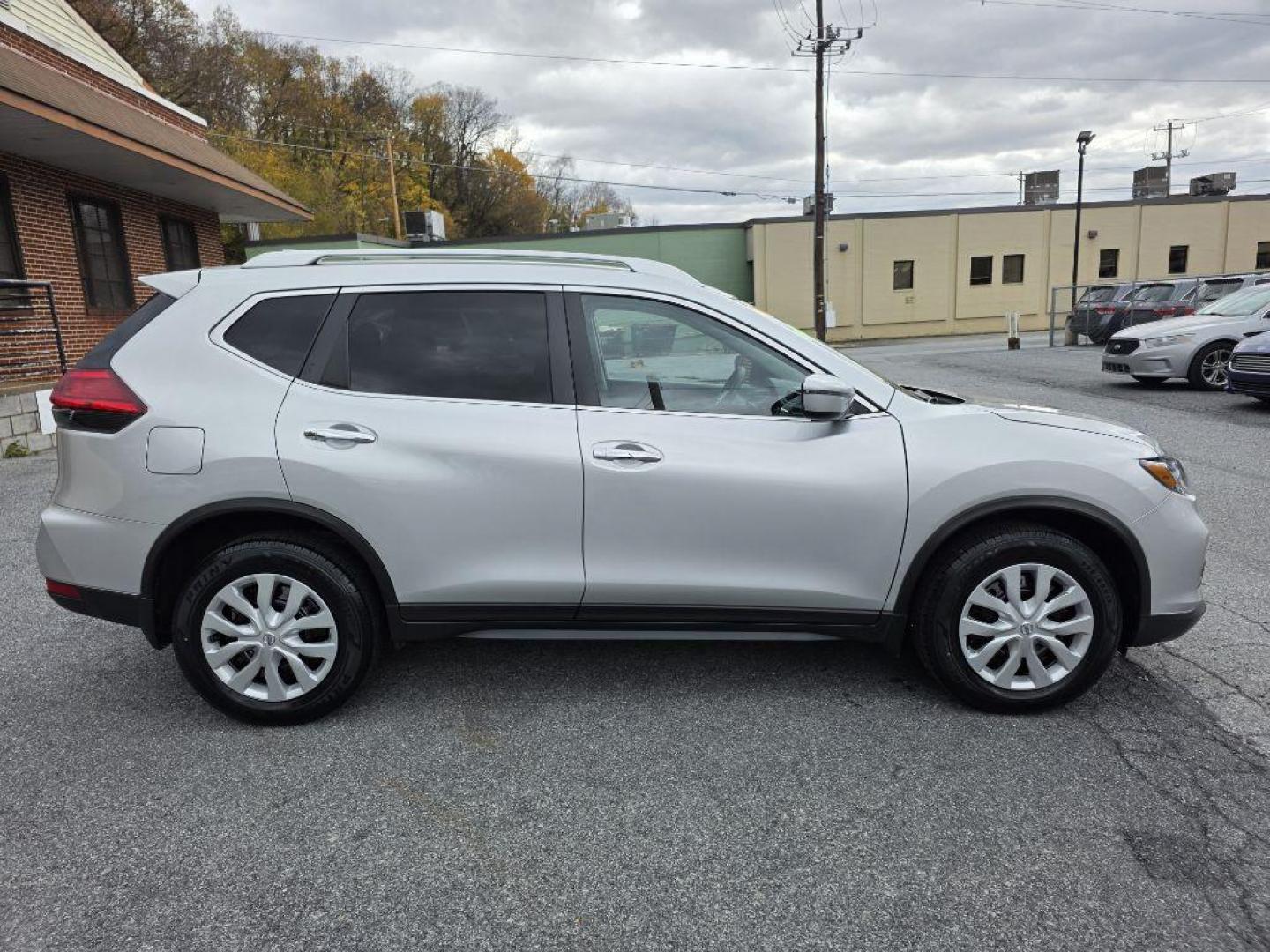 2017 SILVER NISSAN ROGUE S (KNMAT2MVXHP) with an 2.5L engine, Continuously Variable transmission, located at 117 North Cameron Street, Harrisburg, PA, 17101, (717) 963-8962, 40.266762, -76.875259 - WE FINANCE!!! Good Credit/ Bad Credit/ No Credit - ALL Trade-Ins Welcomed!!! ***Guaranteed Credit Approval*** APPLY ONLINE or CALL us TODAY ;) Please call us to discuss your cash and financing options. - Photo#5