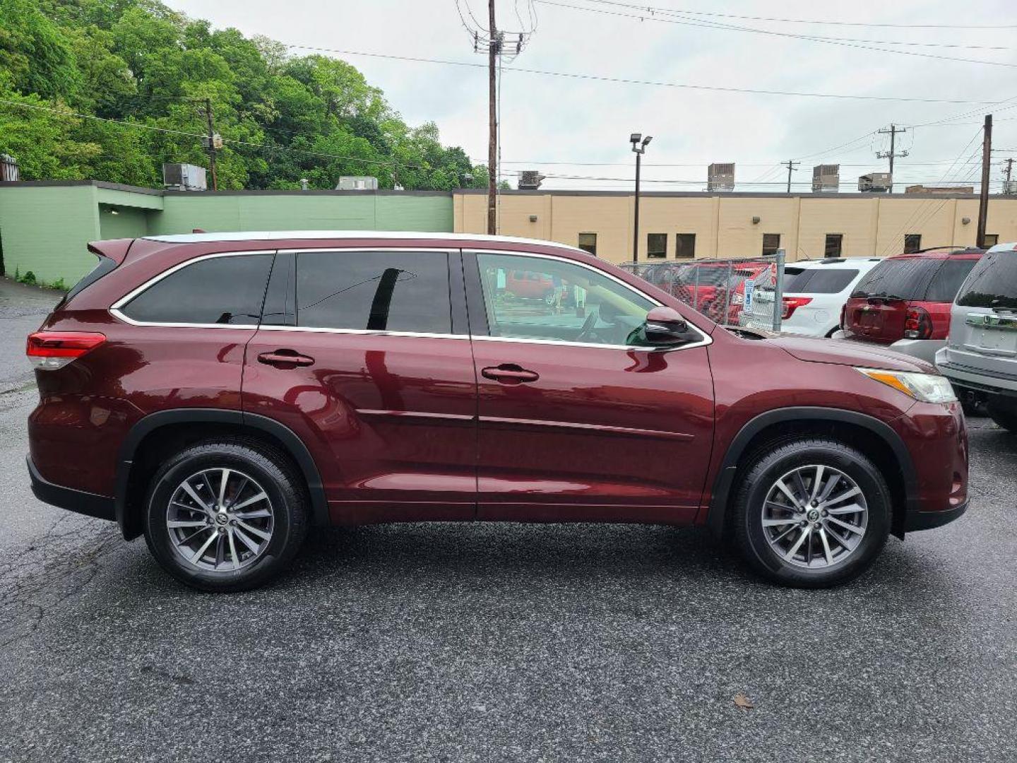 2017 BURG TOYOTA HIGHLANDER XLE (5TDJZRFH3HS) with an 3.5L engine, Automatic transmission, located at 7981 Paxton Street, Harrisburg, PA, 17111, (717) 561-2926, 40.261490, -76.749229 - WE FINANCE!!! Good Credit/ Bad Credit/ No Credit - ALL Trade-Ins Welcomed!!! ***Guaranteed Credit Approval*** APPLY ONLINE or CALL us TODAY ;) Internet Prices and Marketplace Prices are SPECIAL discounted ***CASH DEALS*** Retail Prices are higher. Please call us to discuss your cash and finan - Photo#2