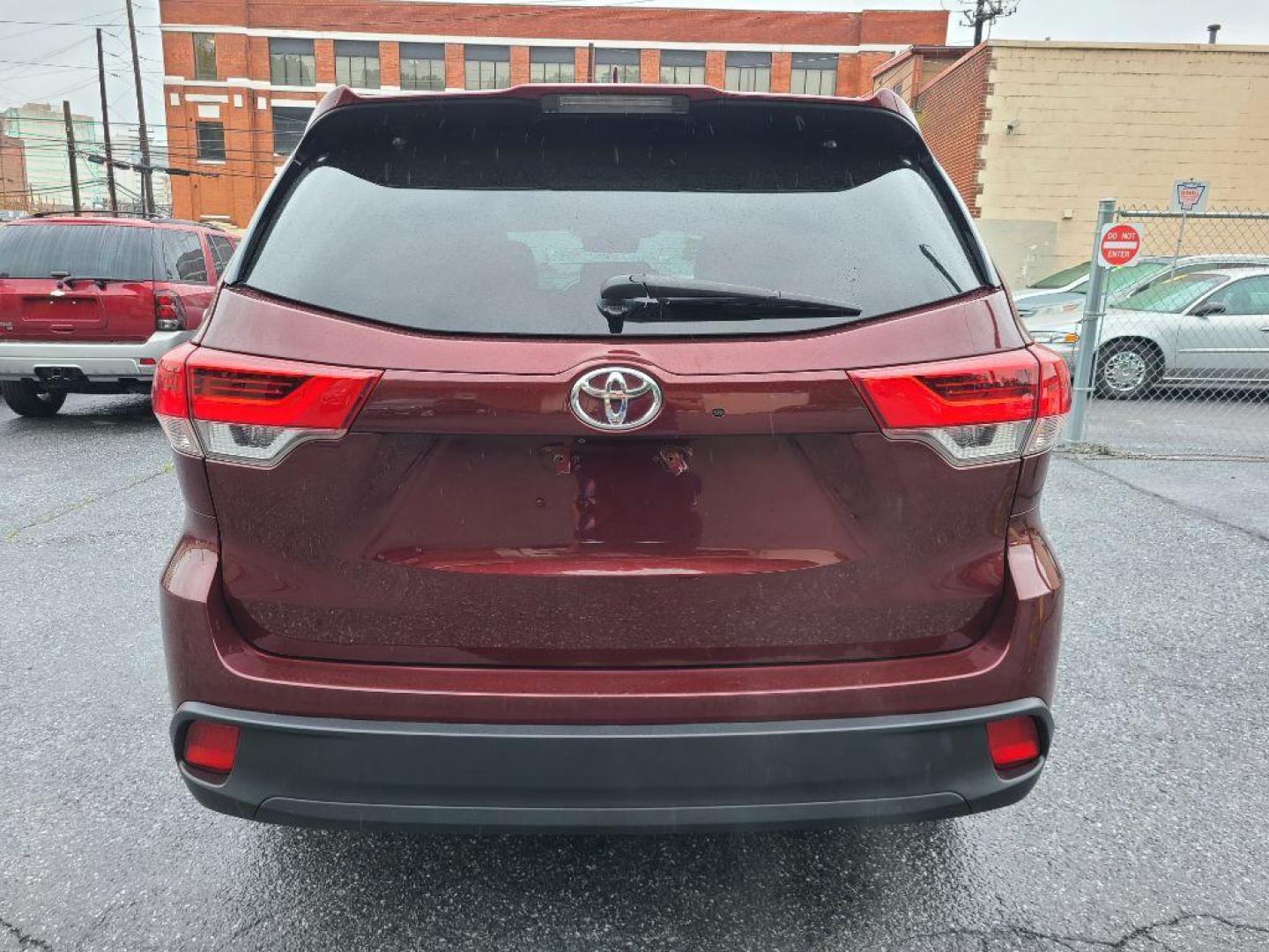 2017 BURG TOYOTA HIGHLANDER XLE (5TDJZRFH3HS) with an 3.5L engine, Automatic transmission, located at 7981 Paxton Street, Harrisburg, PA, 17111, (717) 561-2926, 40.261490, -76.749229 - WE FINANCE!!! Good Credit/ Bad Credit/ No Credit - ALL Trade-Ins Welcomed!!! ***Guaranteed Credit Approval*** APPLY ONLINE or CALL us TODAY ;) Internet Prices and Marketplace Prices are SPECIAL discounted ***CASH DEALS*** Retail Prices are higher. Please call us to discuss your cash and finan - Photo#3