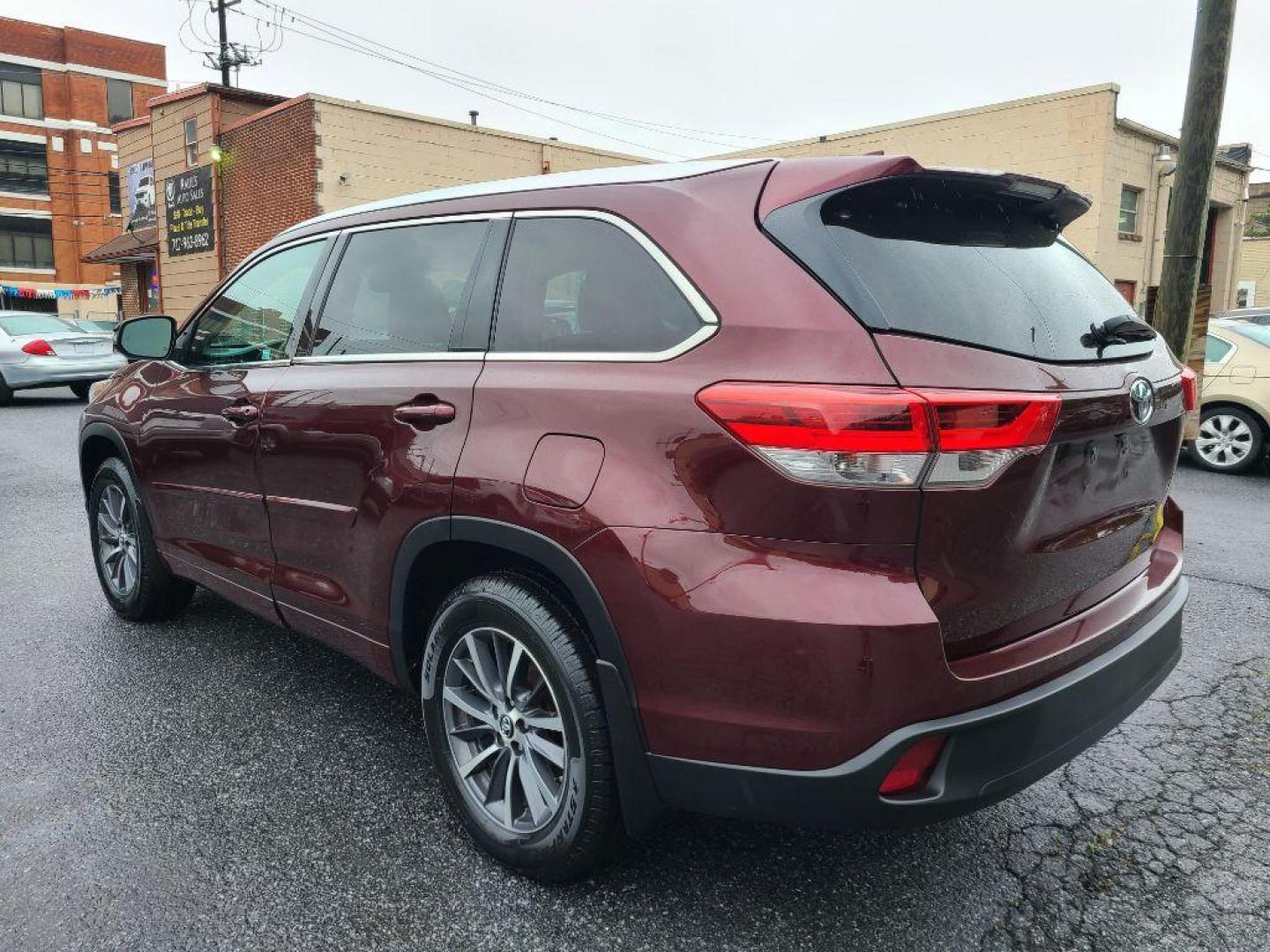 2017 BURG TOYOTA HIGHLANDER XLE (5TDJZRFH3HS) with an 3.5L engine, Automatic transmission, located at 7981 Paxton Street, Harrisburg, PA, 17111, (717) 561-2926, 40.261490, -76.749229 - WE FINANCE!!! Good Credit/ Bad Credit/ No Credit - ALL Trade-Ins Welcomed!!! ***Guaranteed Credit Approval*** APPLY ONLINE or CALL us TODAY ;) Internet Prices and Marketplace Prices are SPECIAL discounted ***CASH DEALS*** Retail Prices are higher. Please call us to discuss your cash and finan - Photo#4