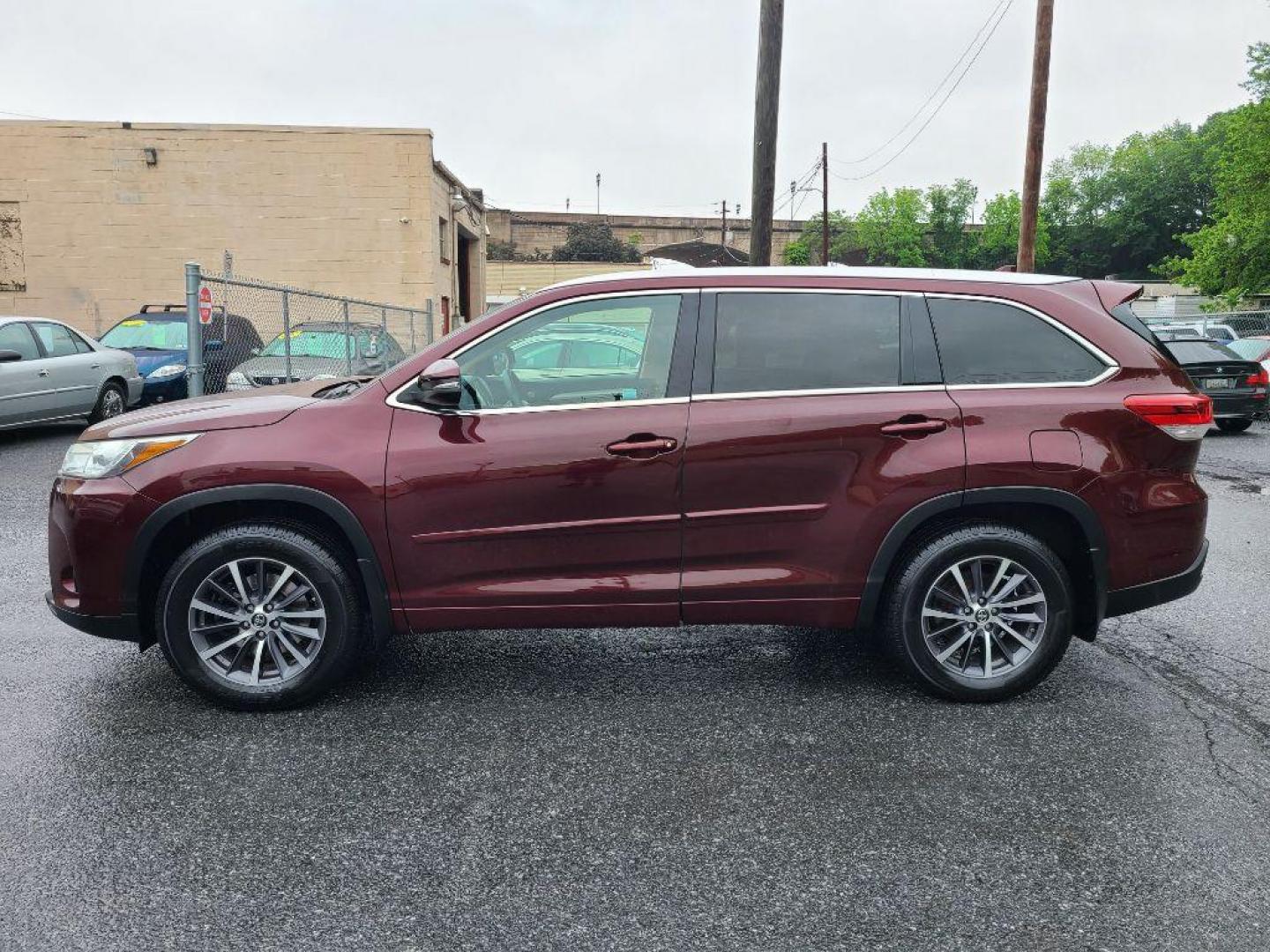 2017 BURG TOYOTA HIGHLANDER XLE (5TDJZRFH3HS) with an 3.5L engine, Automatic transmission, located at 7981 Paxton Street, Harrisburg, PA, 17111, (717) 561-2926, 40.261490, -76.749229 - WE FINANCE!!! Good Credit/ Bad Credit/ No Credit - ALL Trade-Ins Welcomed!!! ***Guaranteed Credit Approval*** APPLY ONLINE or CALL us TODAY ;) Internet Prices and Marketplace Prices are SPECIAL discounted ***CASH DEALS*** Retail Prices are higher. Please call us to discuss your cash and finan - Photo#9