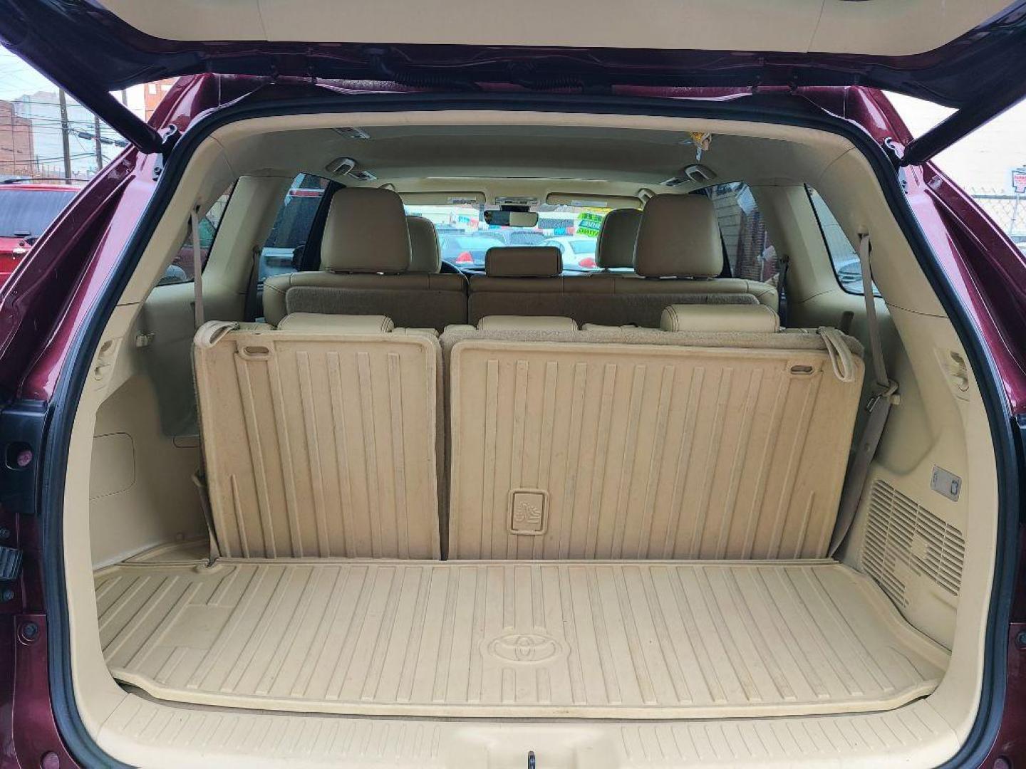 2017 BURG TOYOTA HIGHLANDER XLE (5TDJZRFH3HS) with an 3.5L engine, Automatic transmission, located at 7981 Paxton Street, Harrisburg, PA, 17111, (717) 561-2926, 40.261490, -76.749229 - WE FINANCE!!! Good Credit/ Bad Credit/ No Credit - ALL Trade-Ins Welcomed!!! ***Guaranteed Credit Approval*** APPLY ONLINE or CALL us TODAY ;) Internet Prices and Marketplace Prices are SPECIAL discounted ***CASH DEALS*** Retail Prices are higher. Please call us to discuss your cash and finan - Photo#15